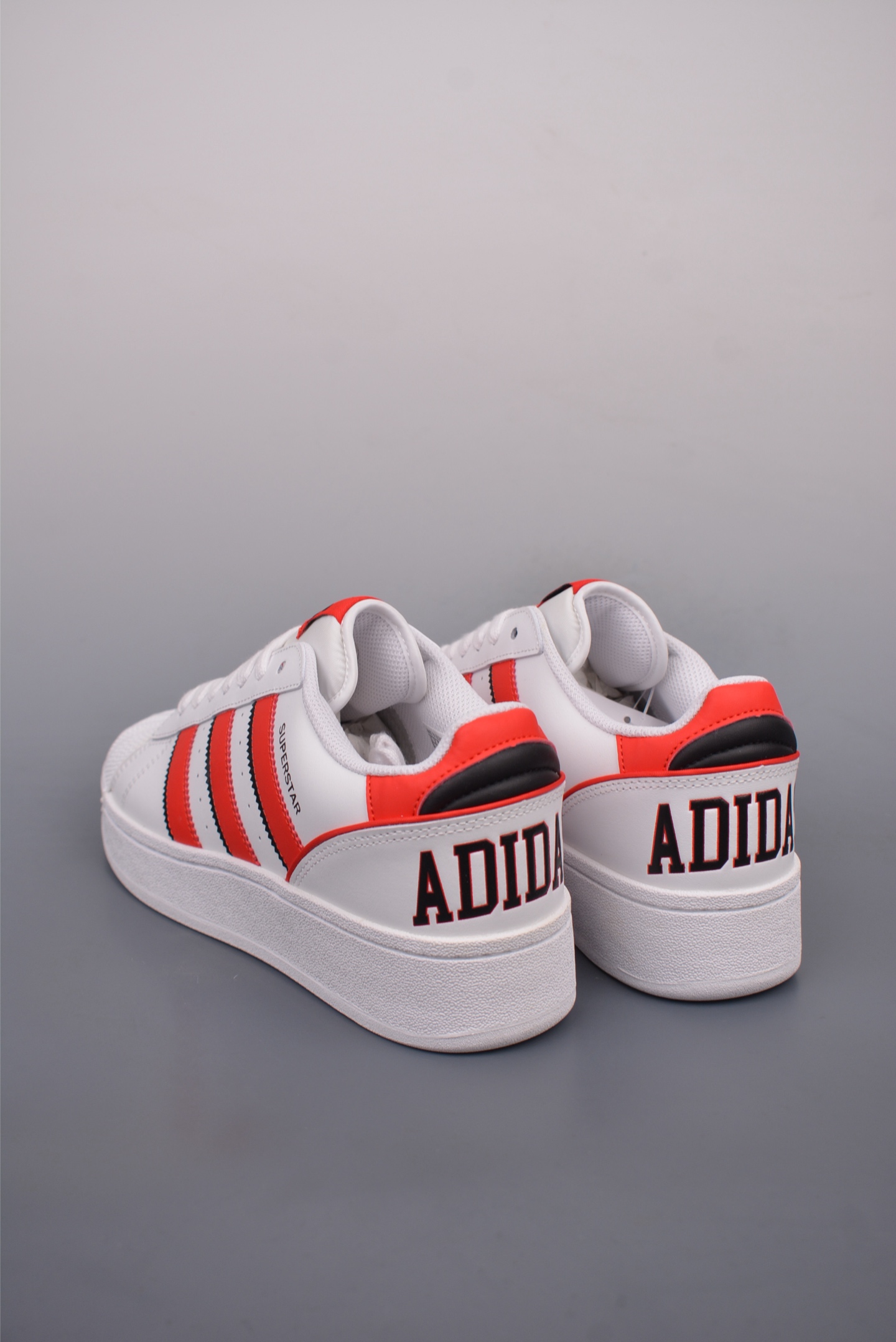 아디다스 오리지널 상품 번호: IF6144