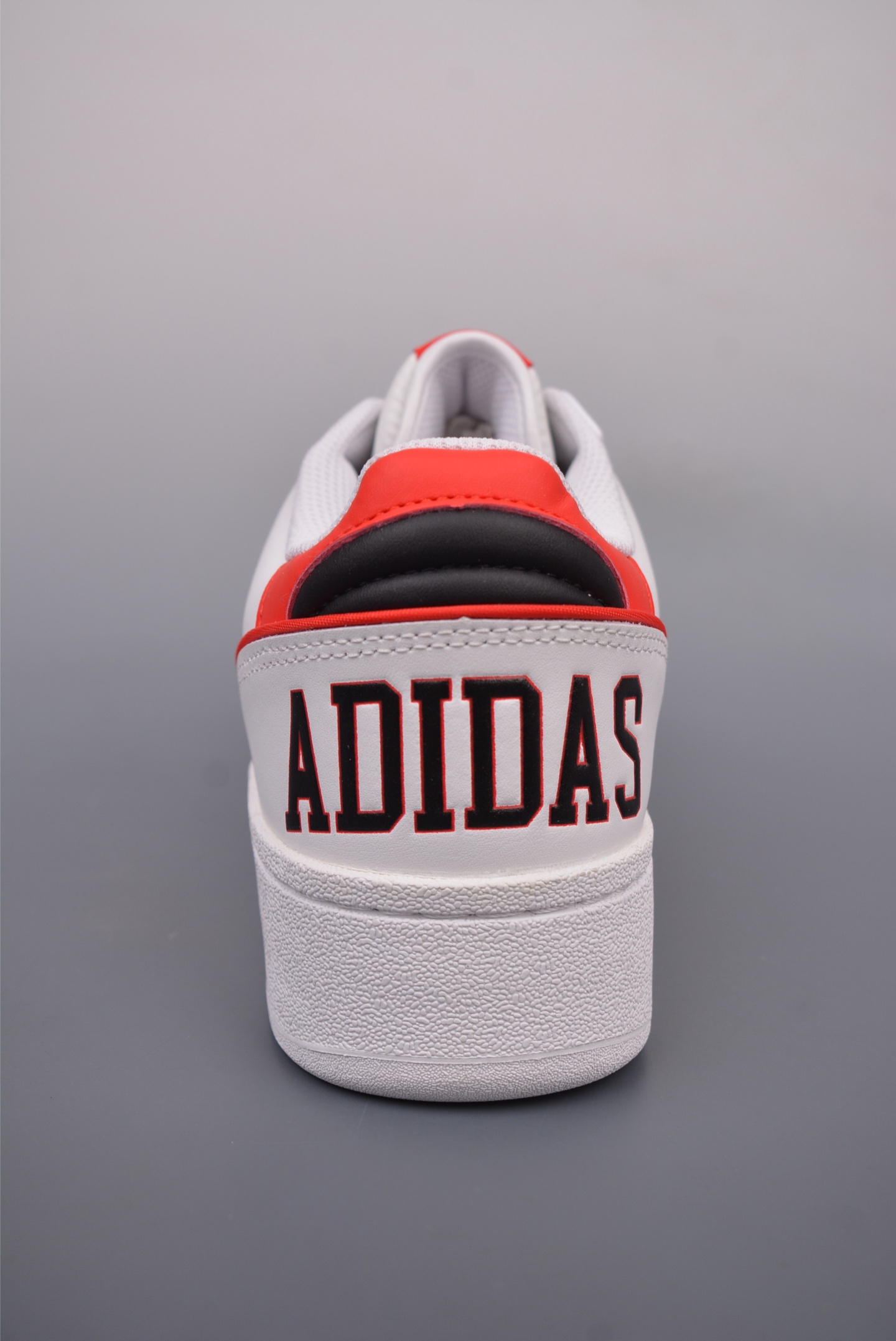 아디다스 오리지널 상품 번호: IF6144