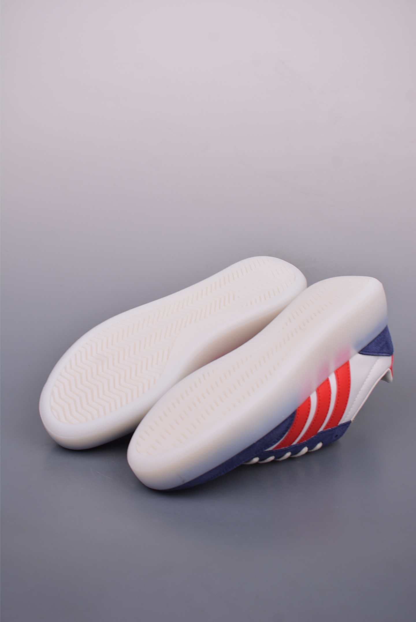 아디다스 바레다 상품 번호: JP9667