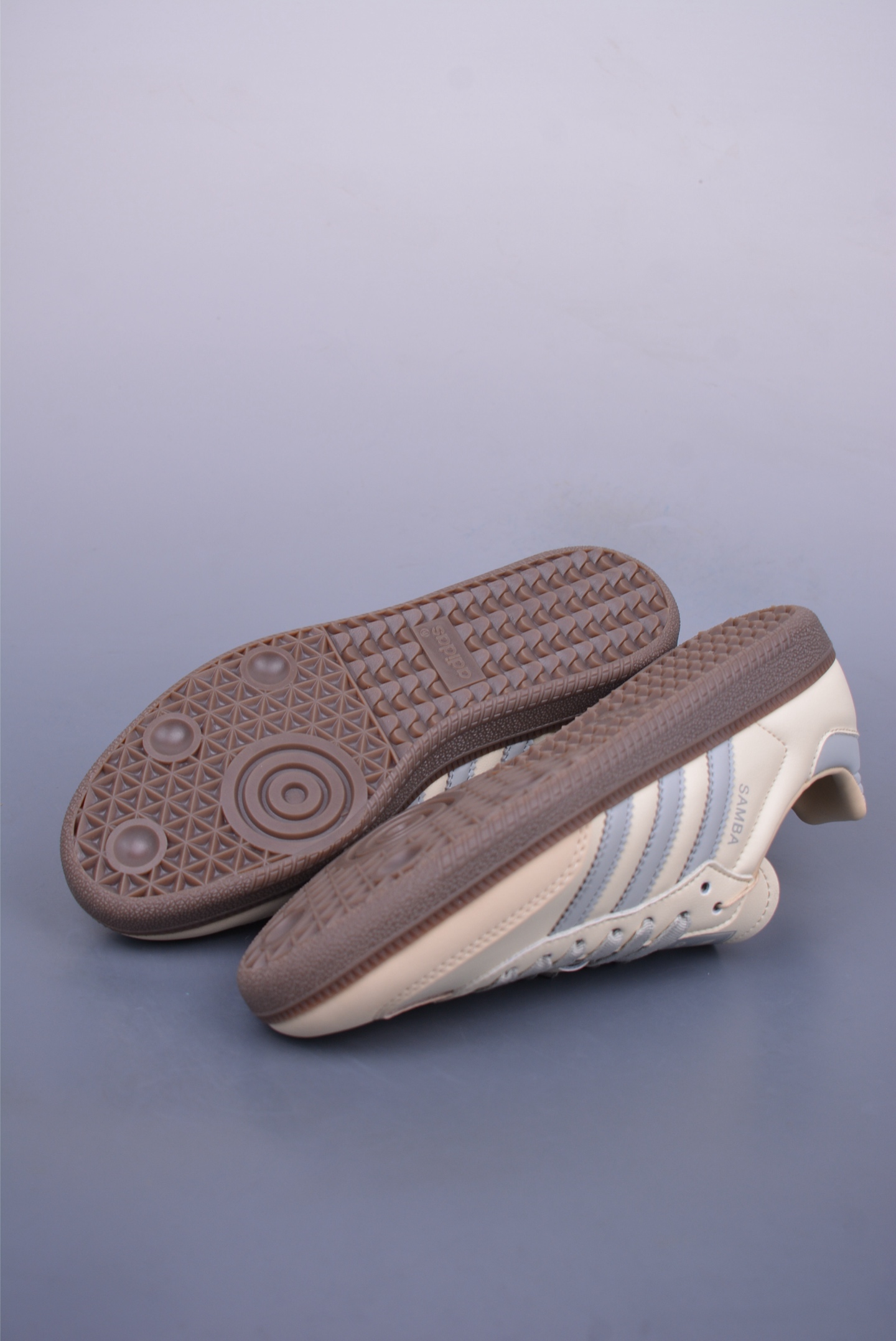 아디다스 클로버 삼바 상품 번호: JI3184