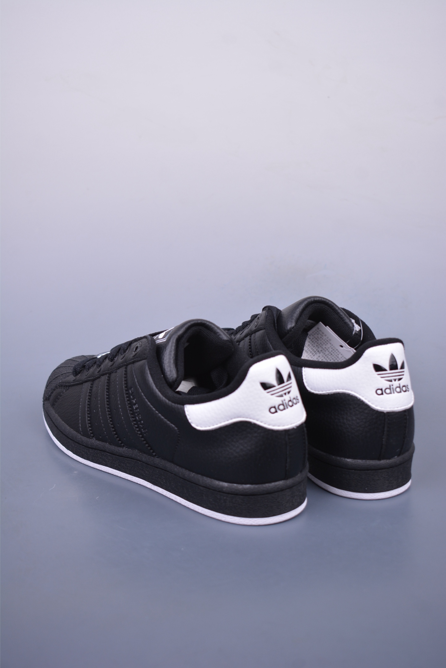 아디다스 오리지널 상품 번호: JR0029