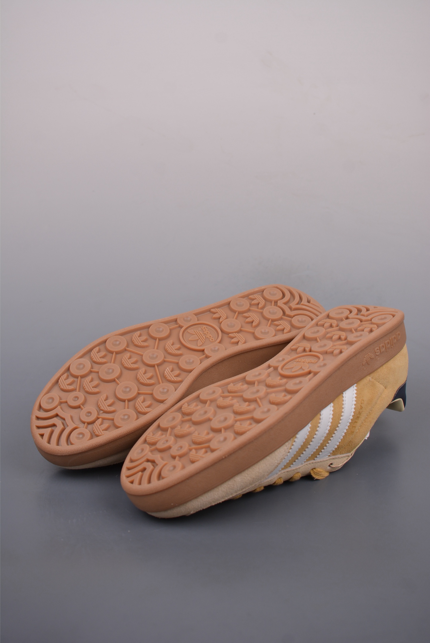 아디다스 오리지널 상품 번호: JI3523