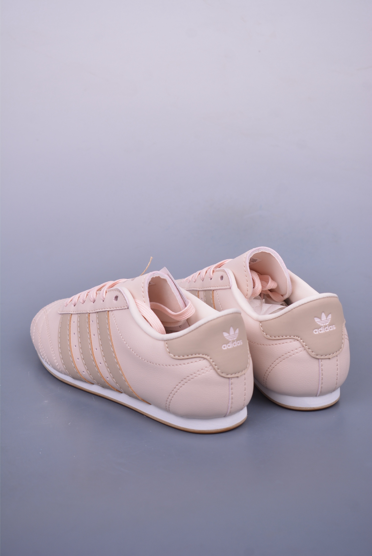 아디다스 오리지널 상품 번호: JS0304