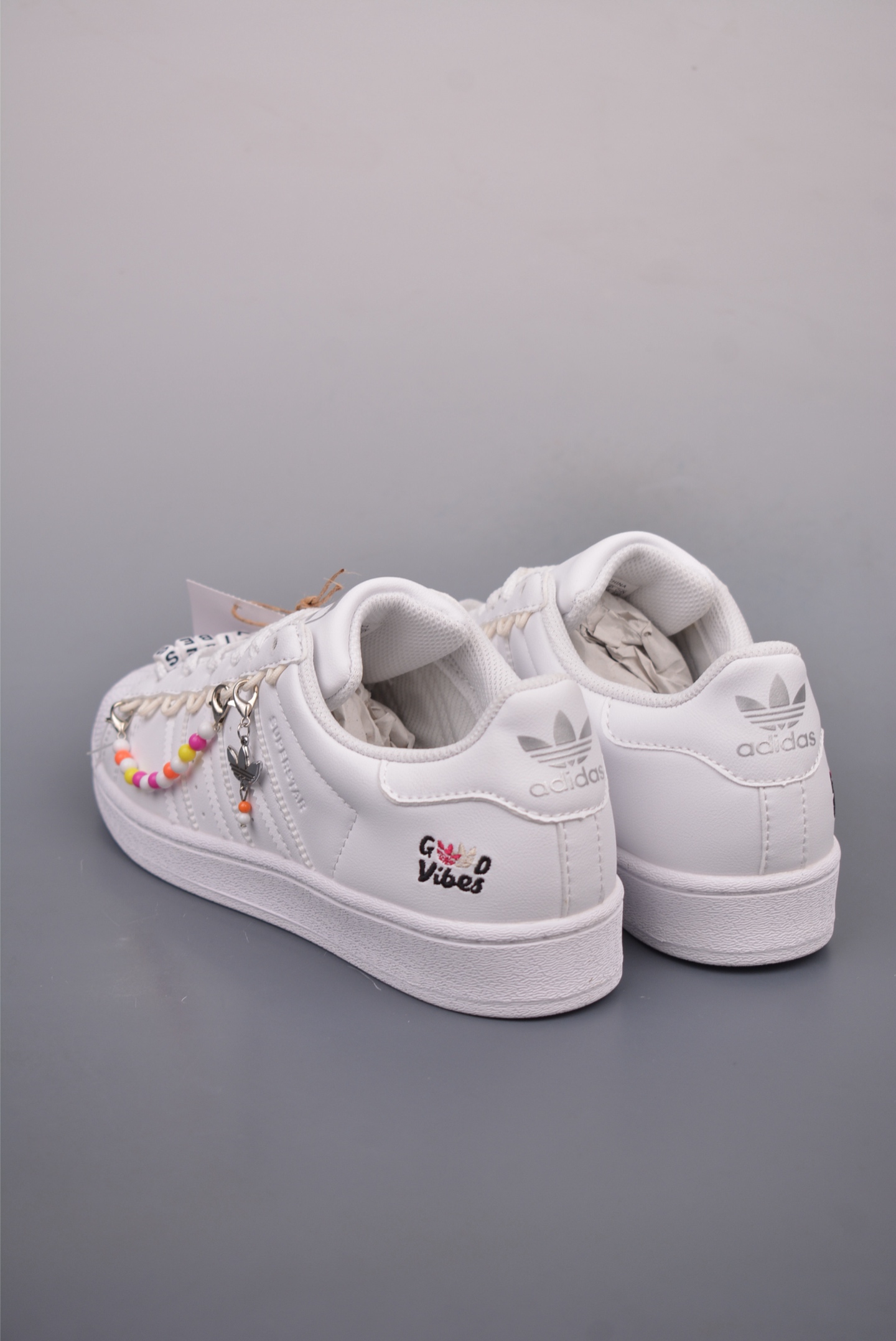 아디다스 오리지널 상품 번호: HP7828