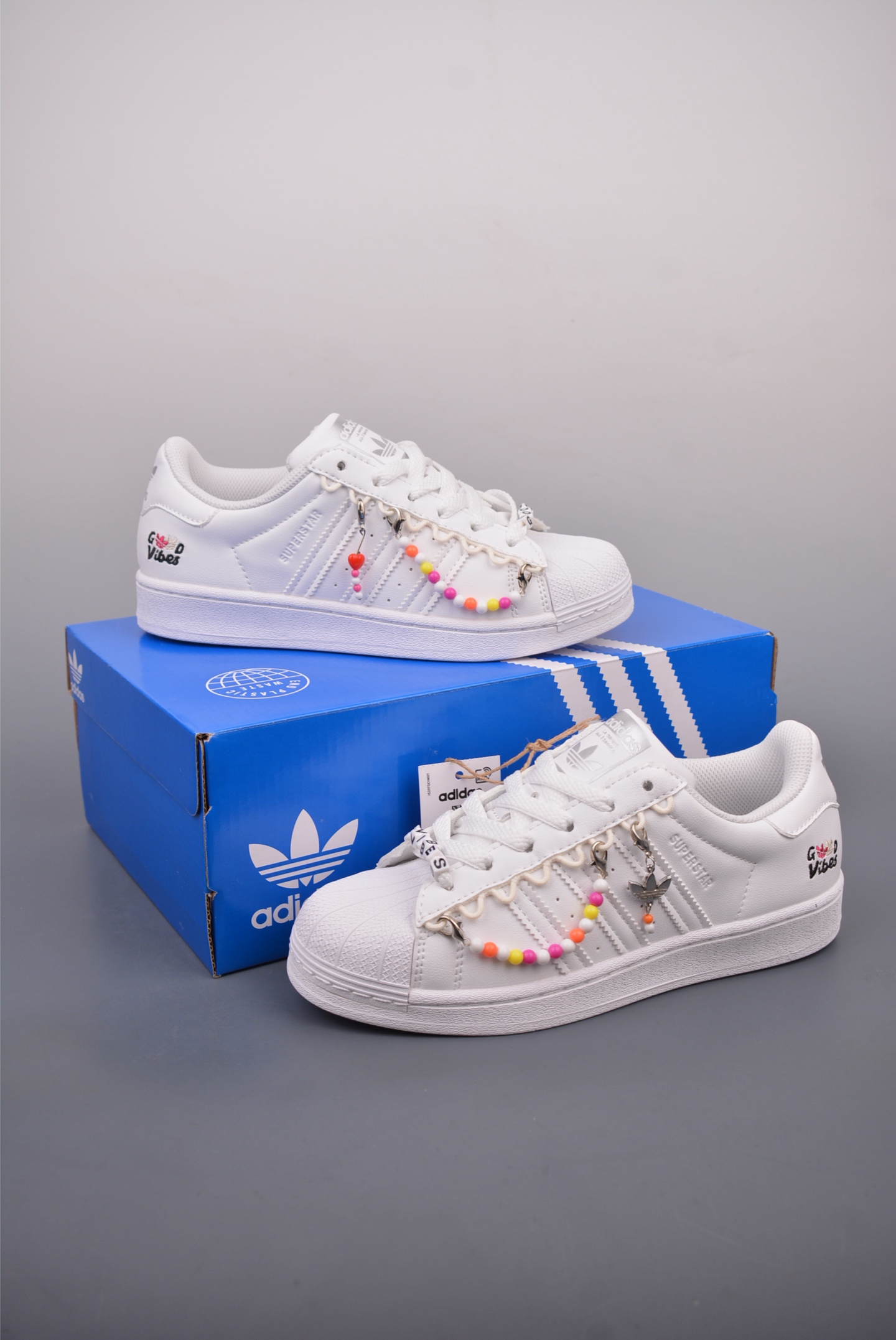 아디다스 오리지널 상품 번호: HP7828