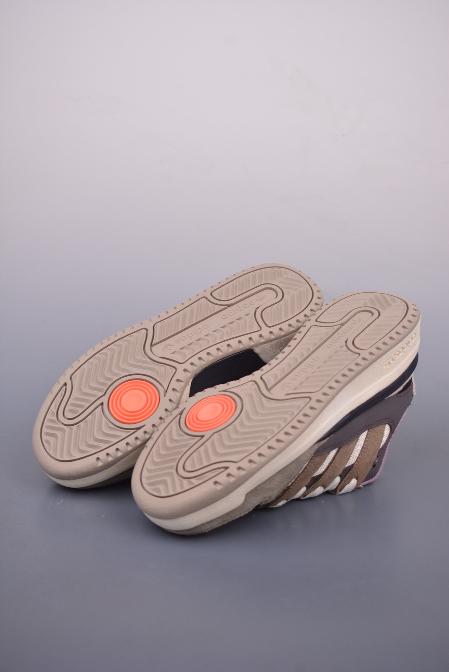 아디다스 오리지널 상품 번호: JS3159