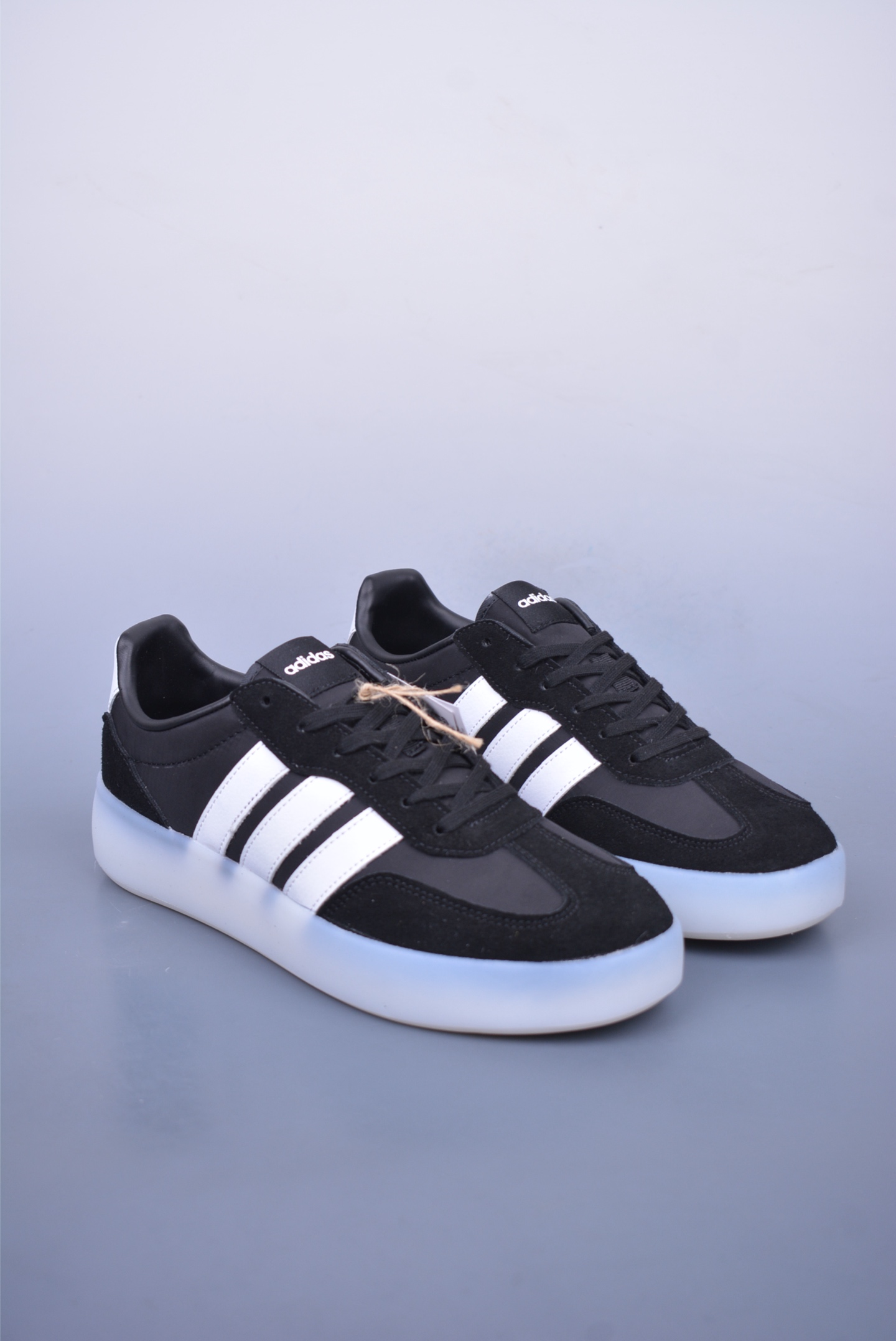 아디다스 바레다 상품 번호: JI2316