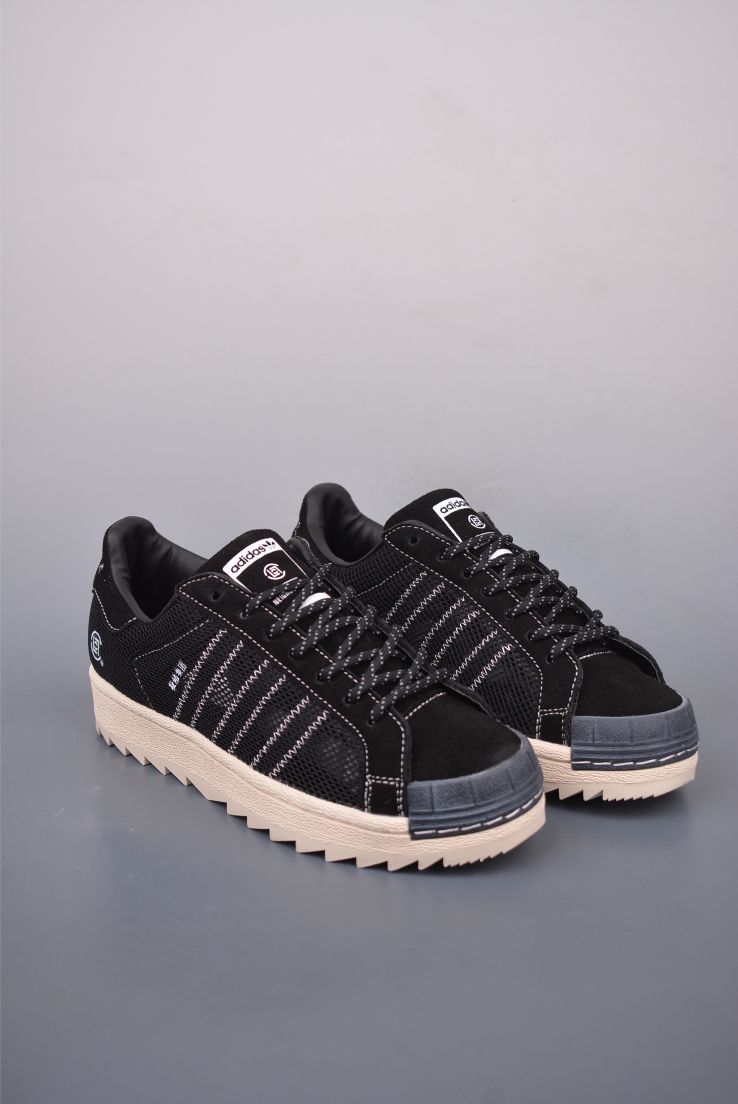 아디다스 오리지널 상품 번호: IE8879