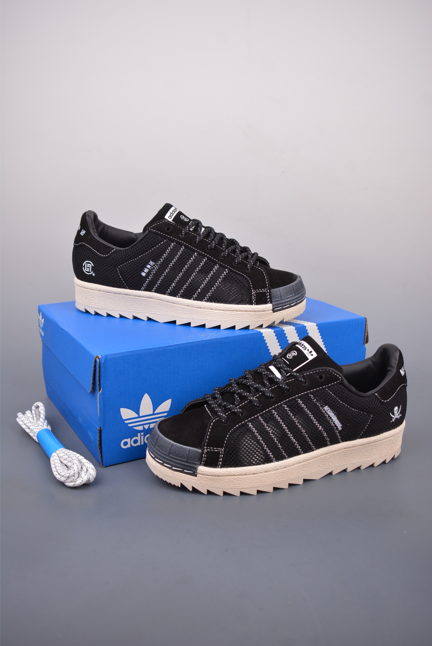 아디다스 오리지널 상품 번호: IE8879