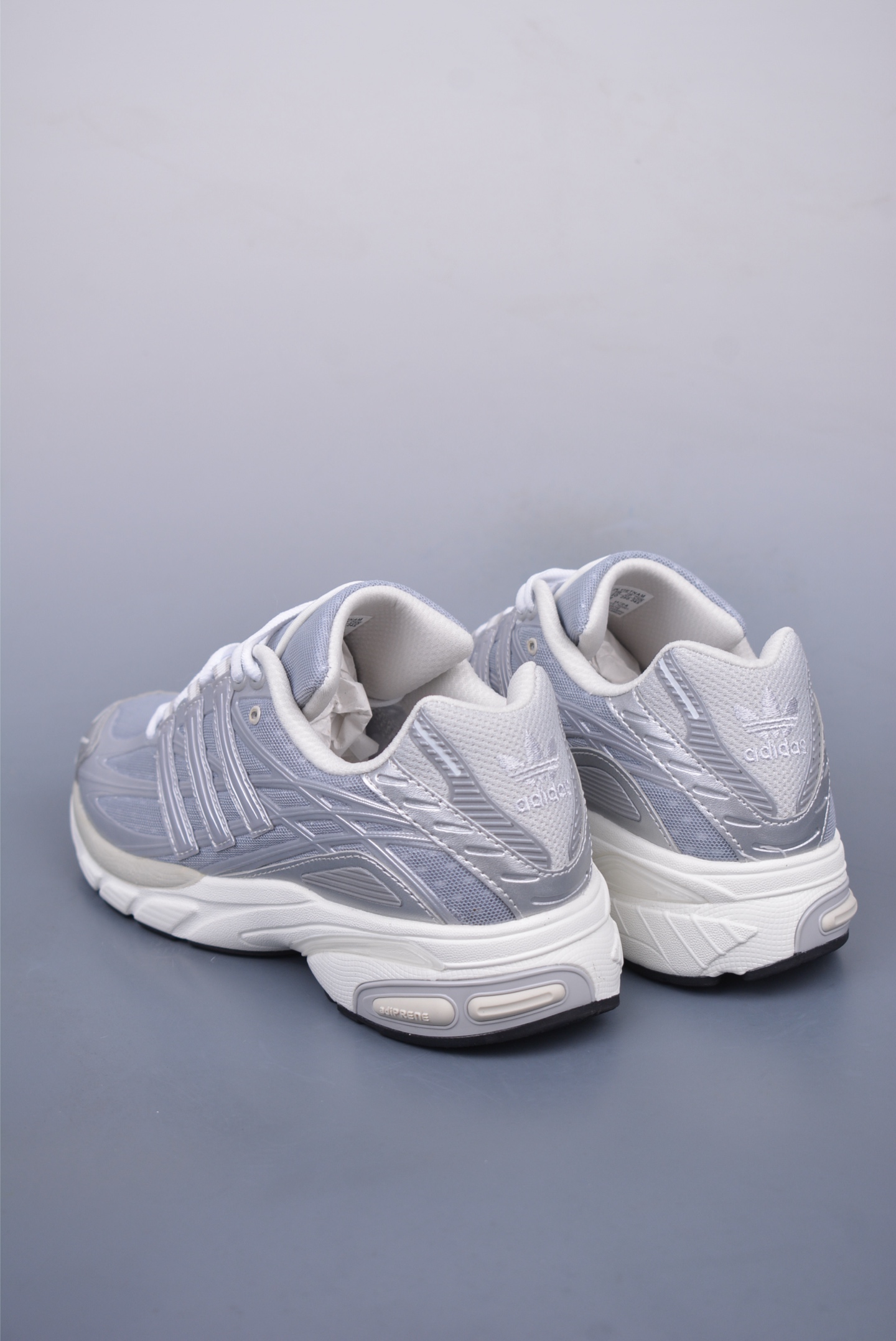 SFTM x 아디다스 O 상품 번호: ID5748