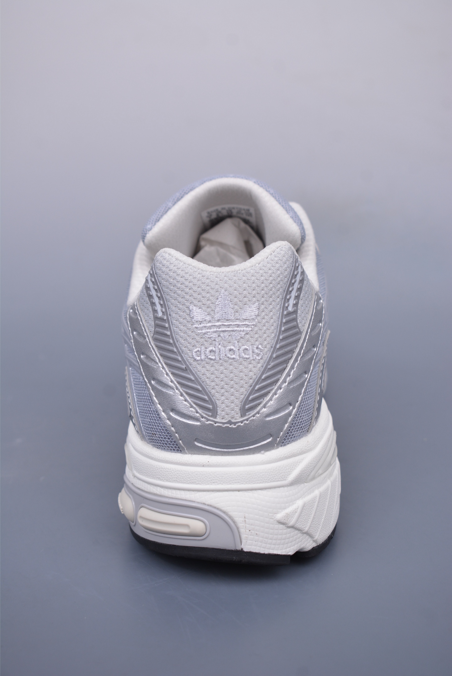 SFTM x 아디다스 O 상품 번호: ID5748