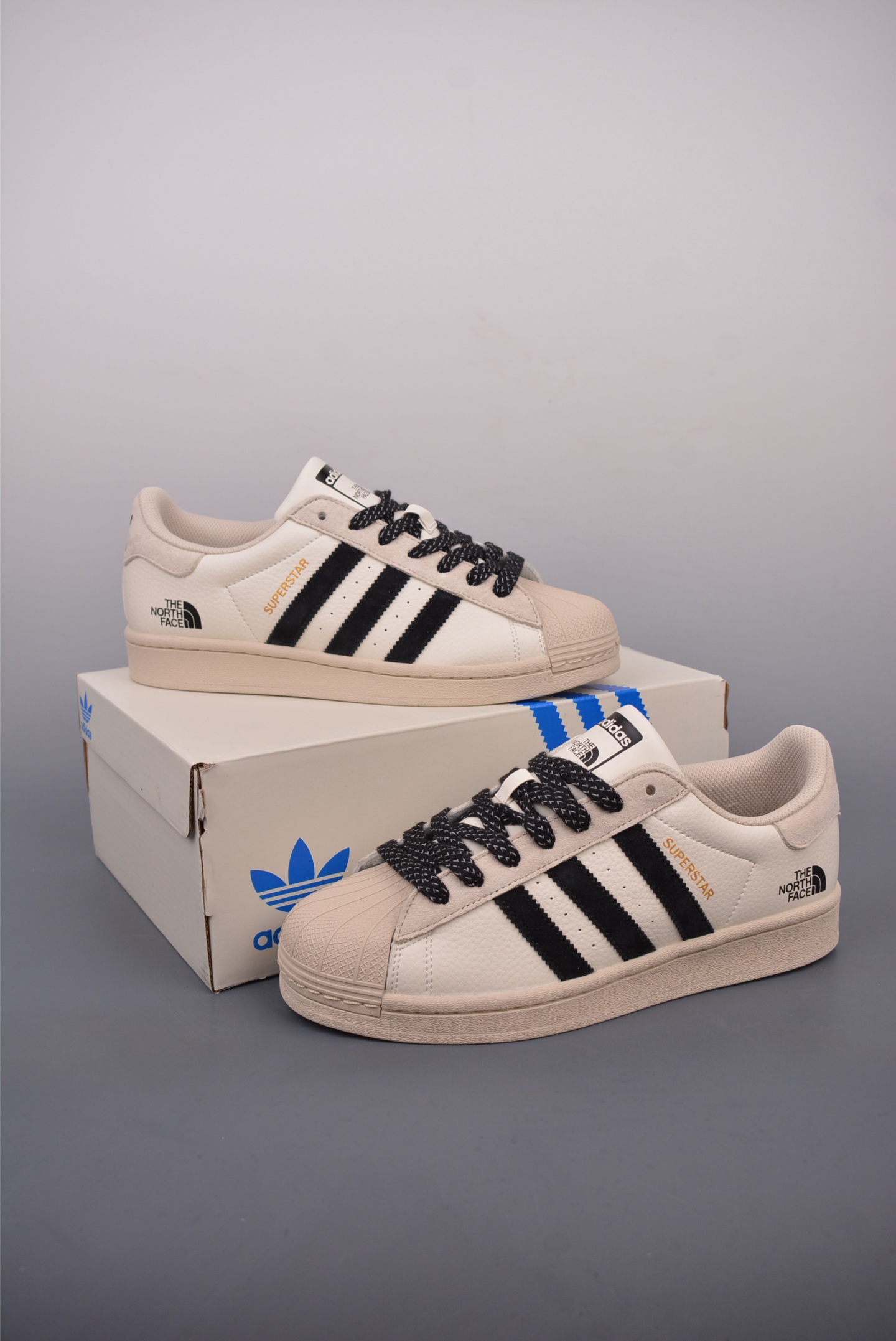 아디다스 오리지널 상품 번호: BZ2504