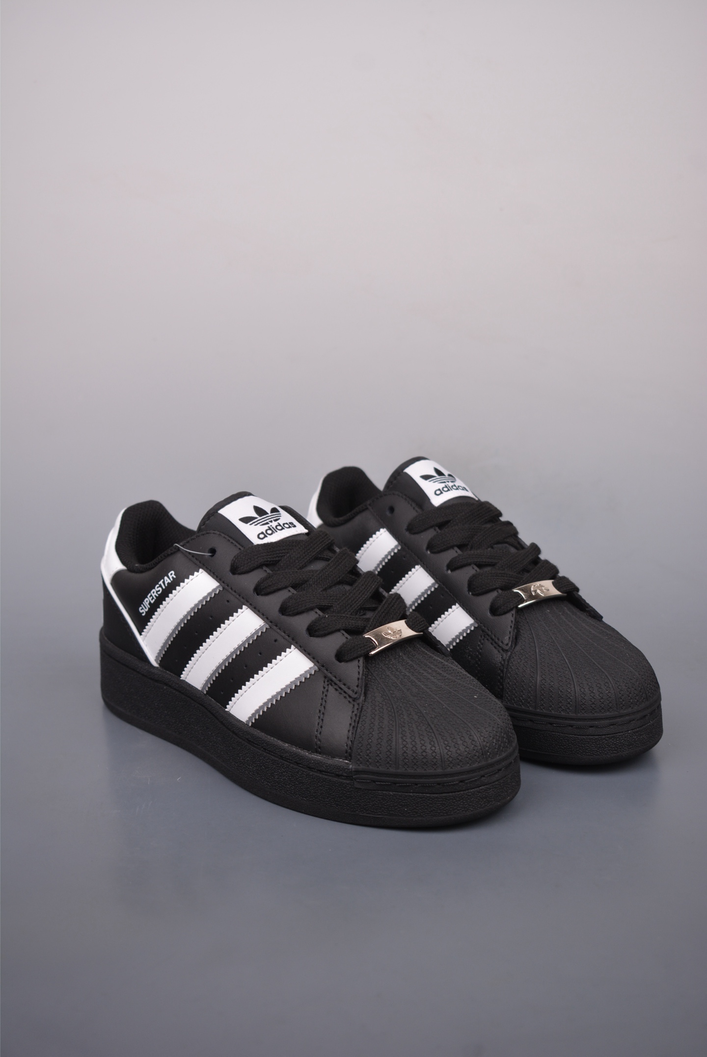 아디다스 오리지널 상품 번호: IE0022