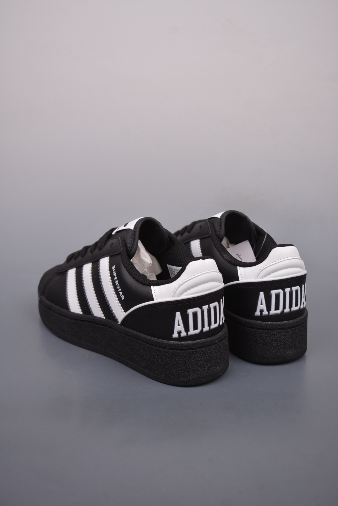 아디다스 오리지널 상품 번호: IE0022