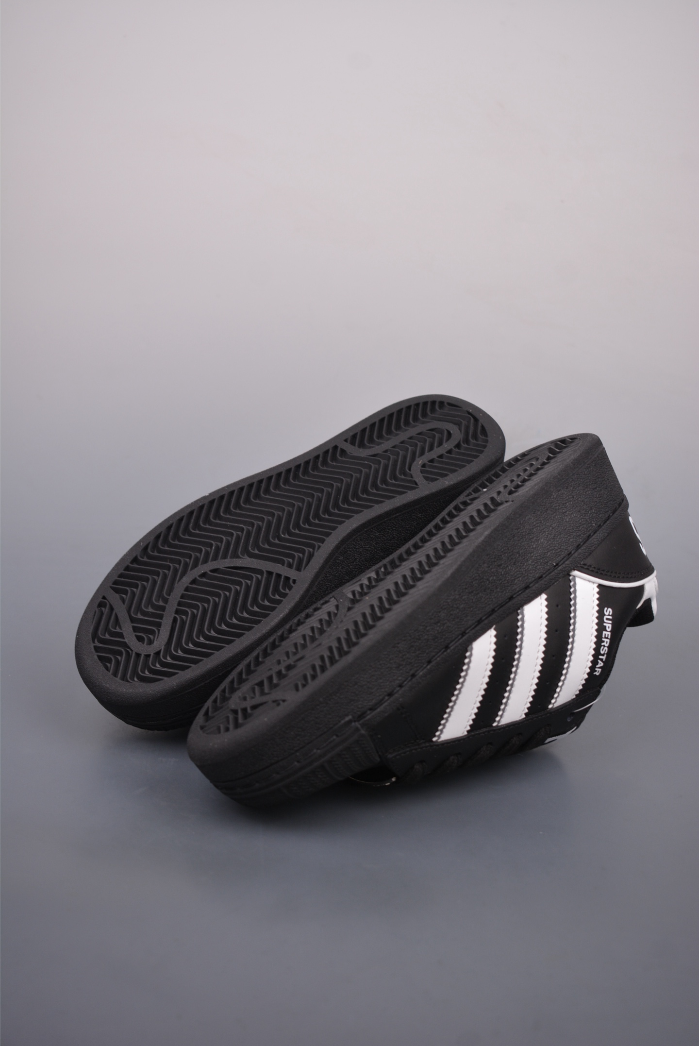 아디다스 오리지널 상품 번호: IE0022