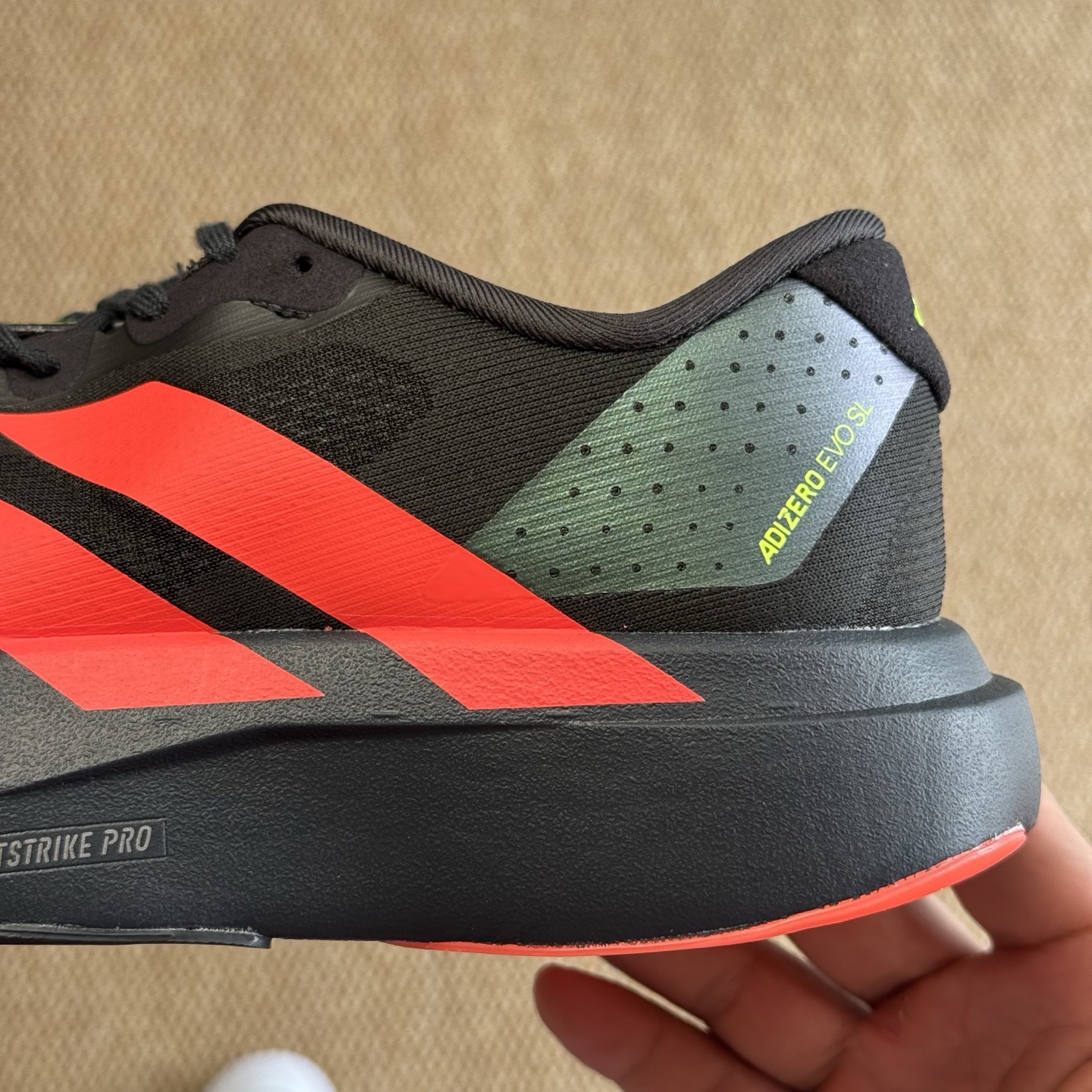 아디제로 에보 상품 번호: JR3414