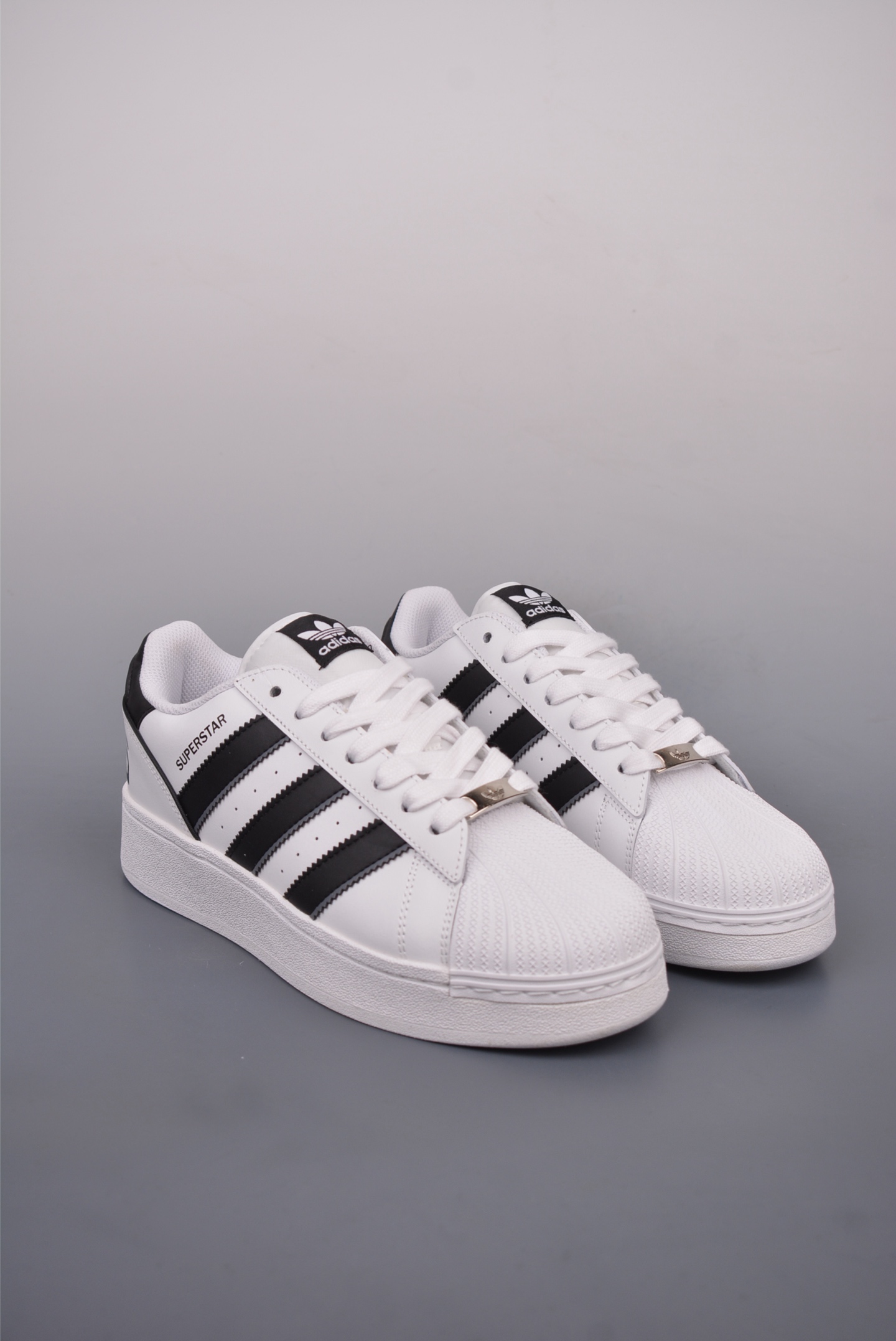 아디다스 오리지널 상품 번호: IE0011