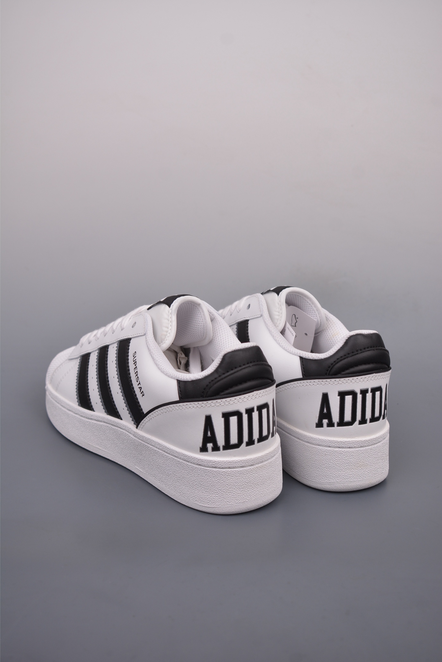 아디다스 오리지널 상품 번호: IE0011