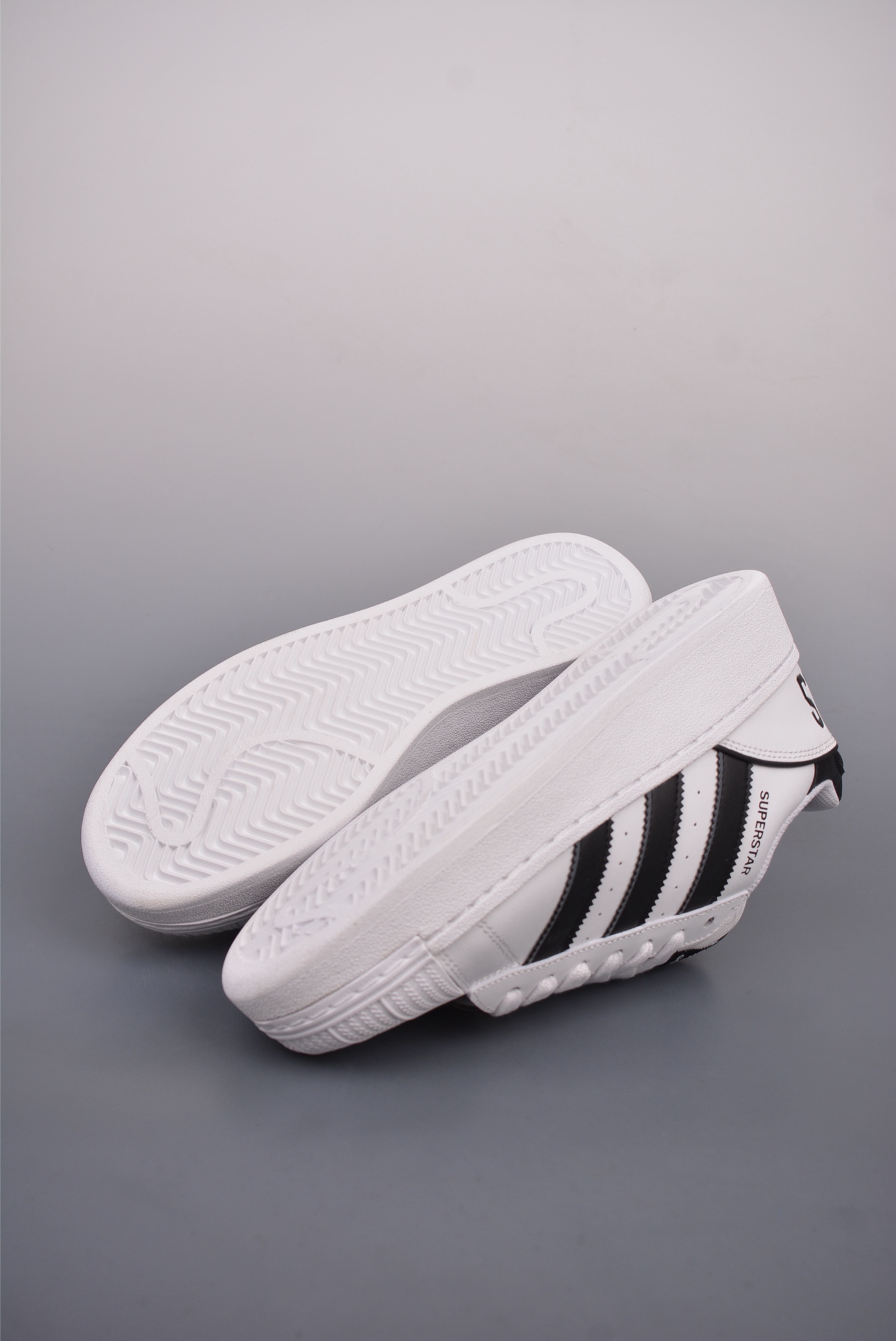 아디다스 오리지널 상품 번호: IE0011