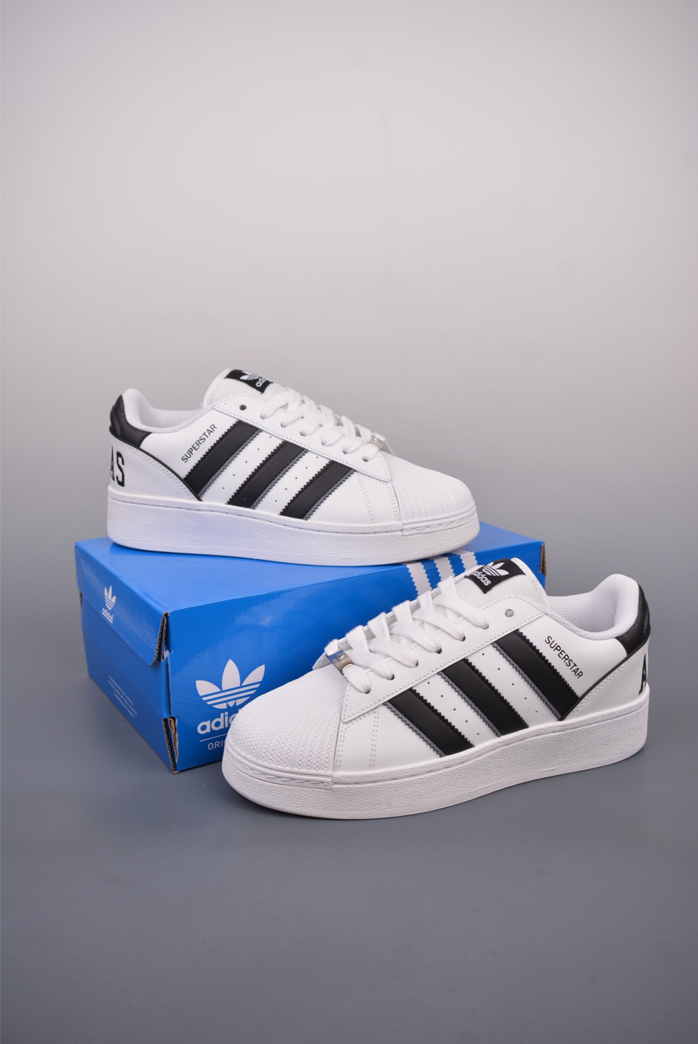 아디다스 오리지널 상품 번호: IE0011