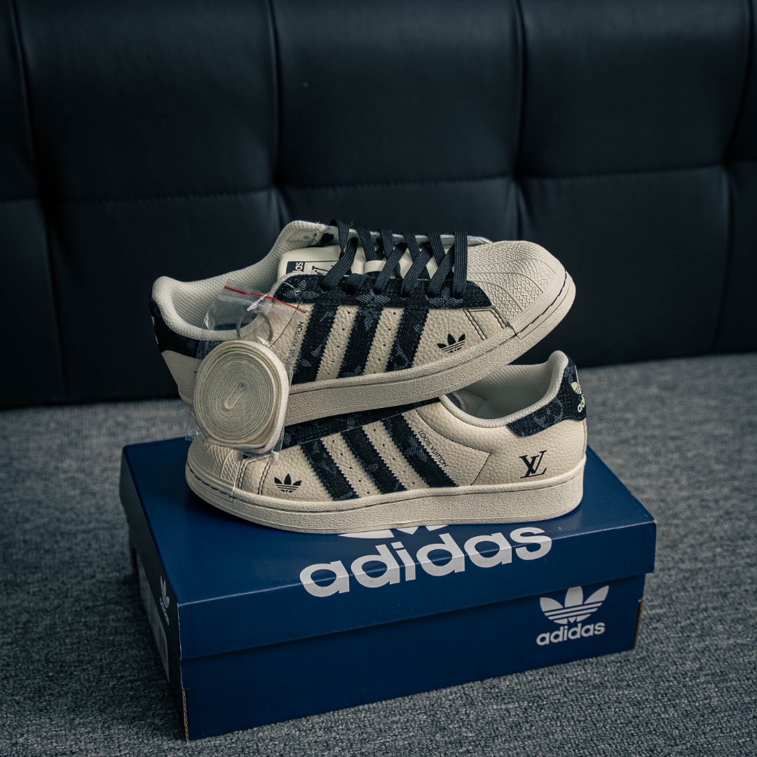 아디다스 오리지널 상품 번호: AD8008