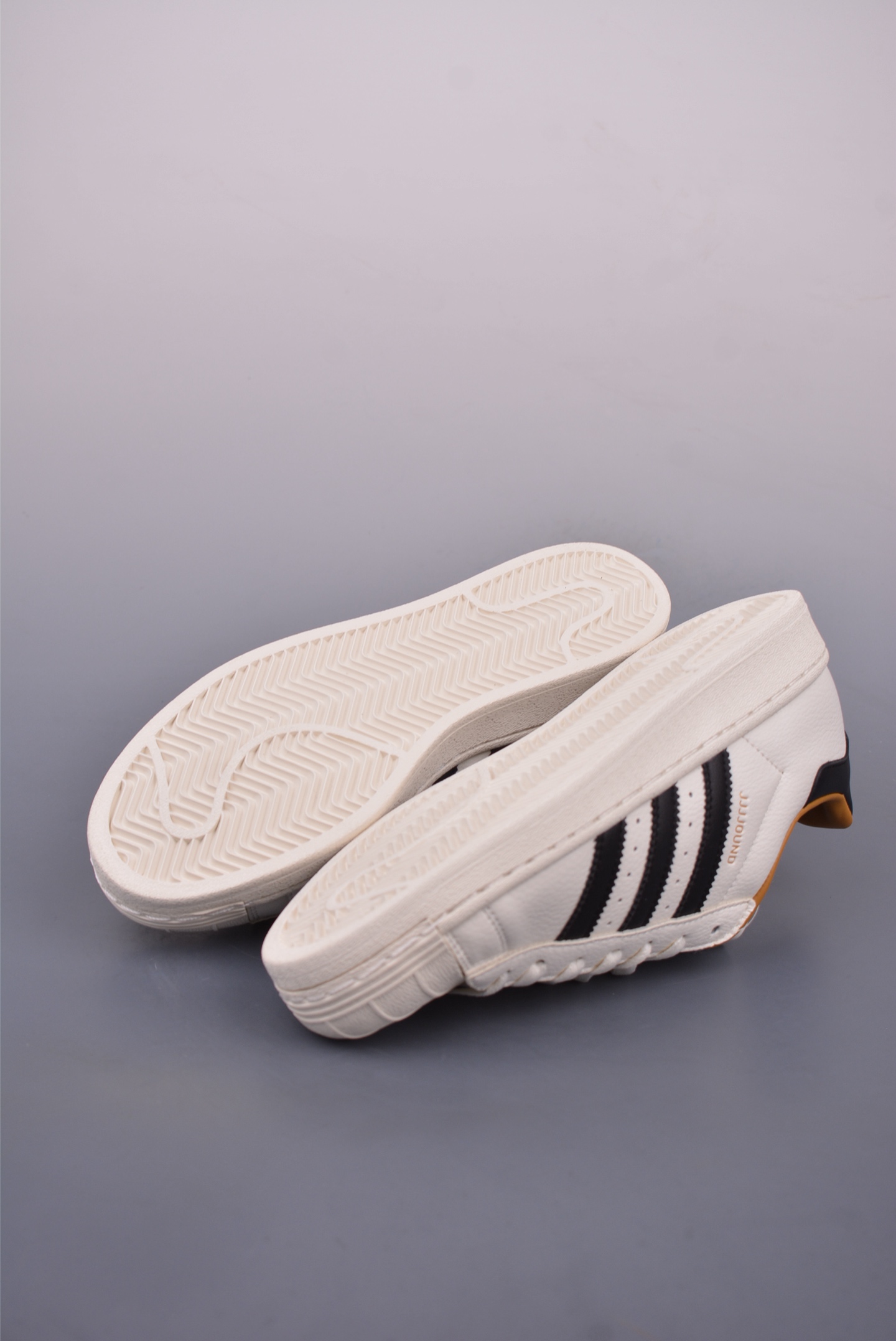 아디다스 슈퍼스타 상품 번호: IH8148