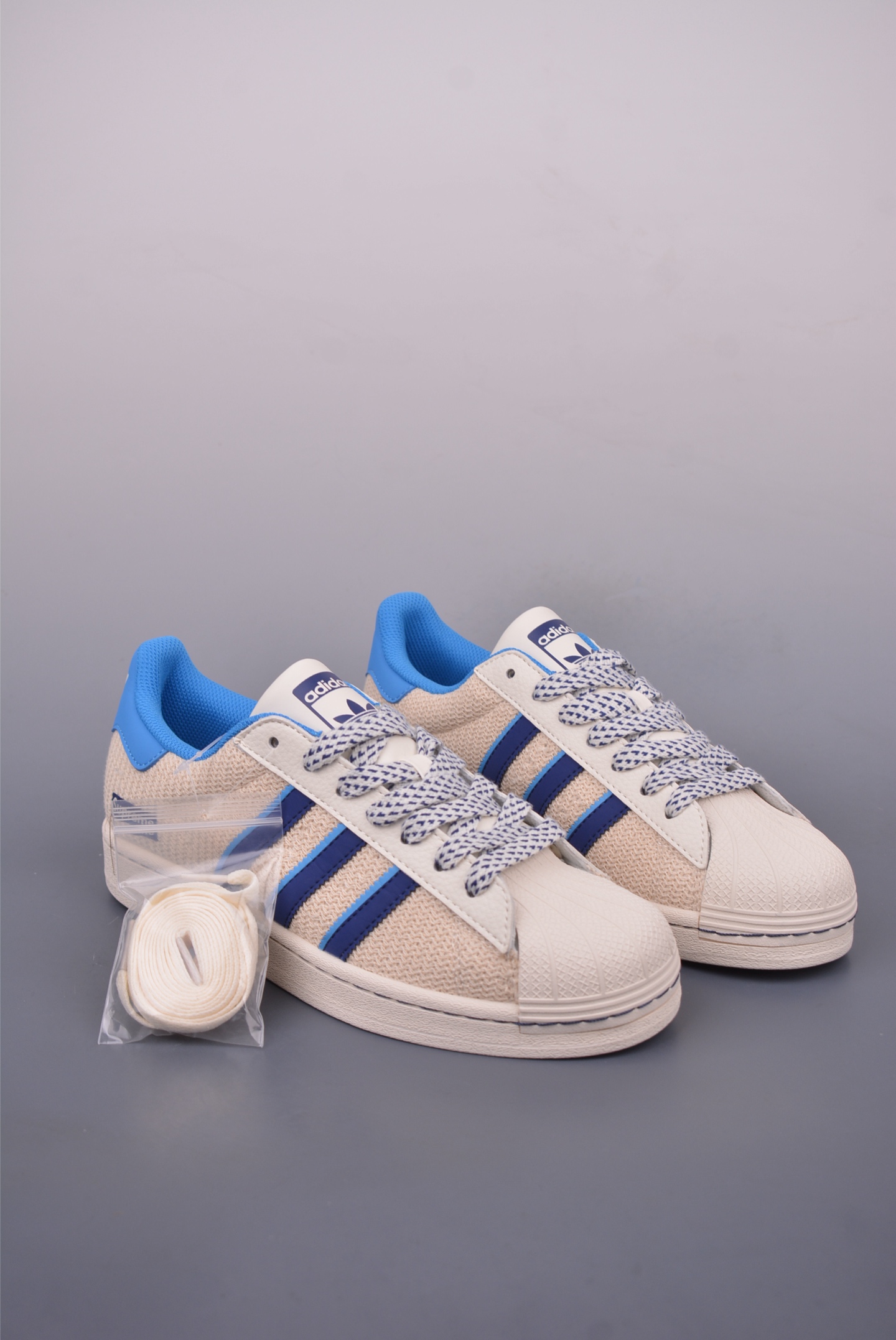 아디다스 오리지널 상품 번호: HS3070