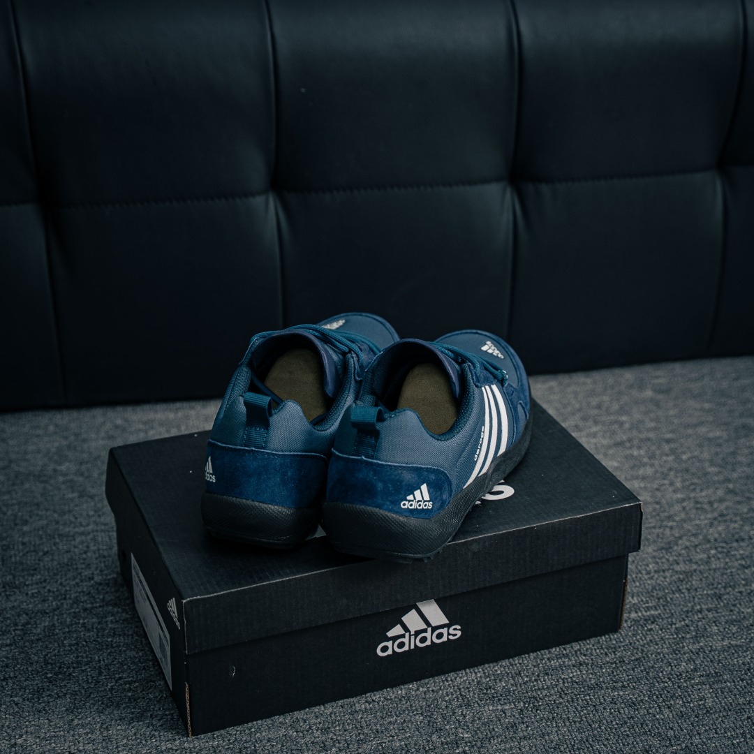 아디다스 아디다스 다로 상품 번호: Q34640