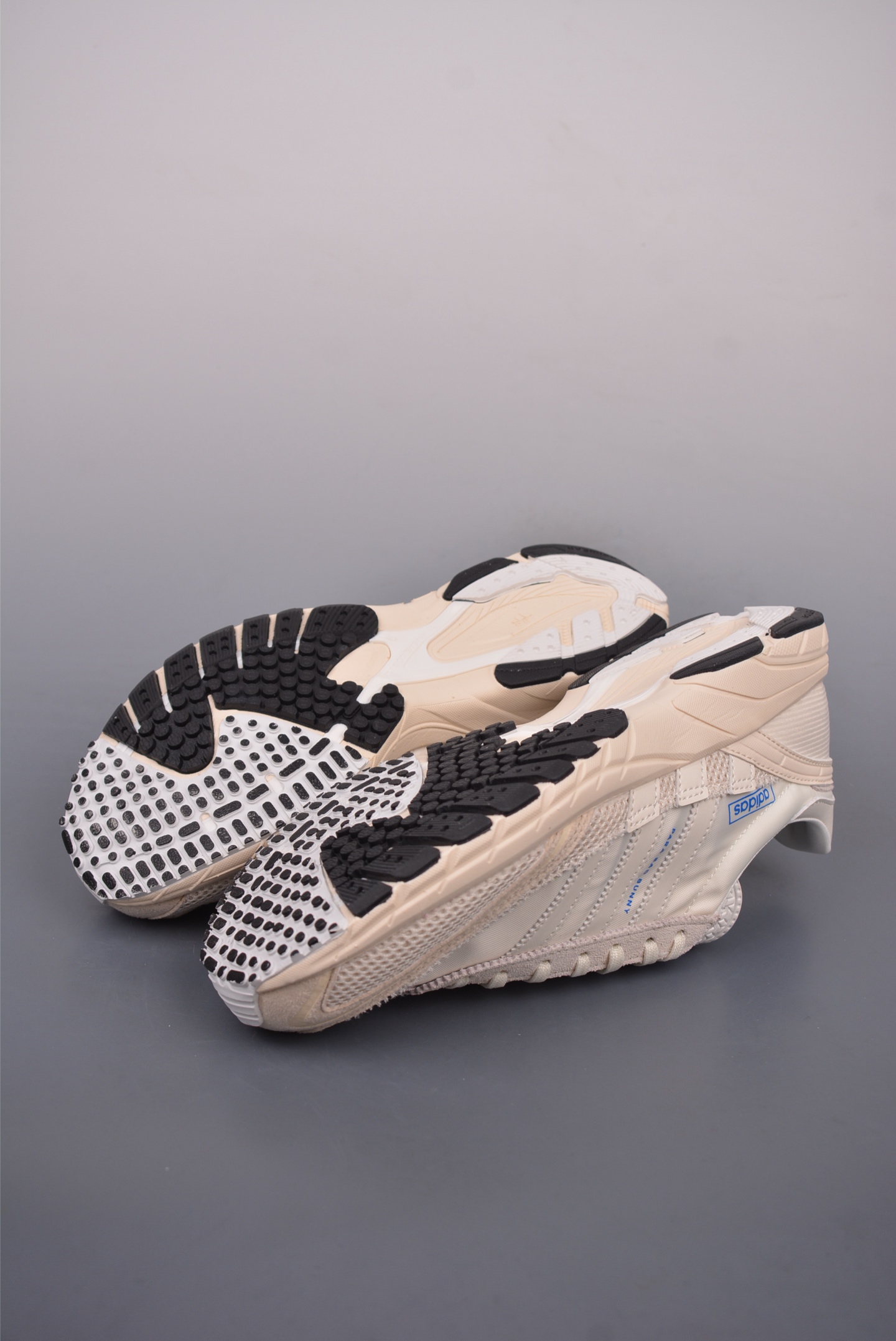 배드 버니 x 광고 상품 번호: JP8816