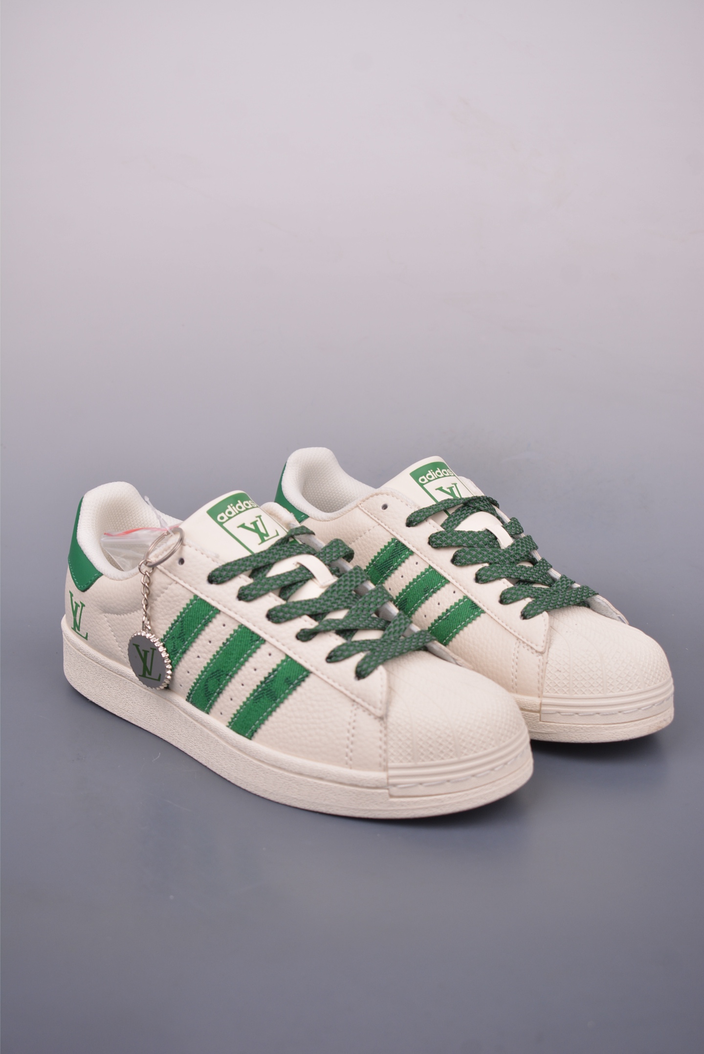 아디다스 오리지널 상품 번호: SX0005