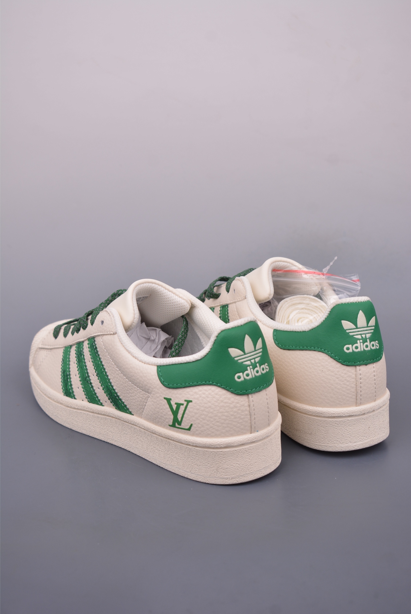 아디다스 오리지널 상품 번호: SX0005