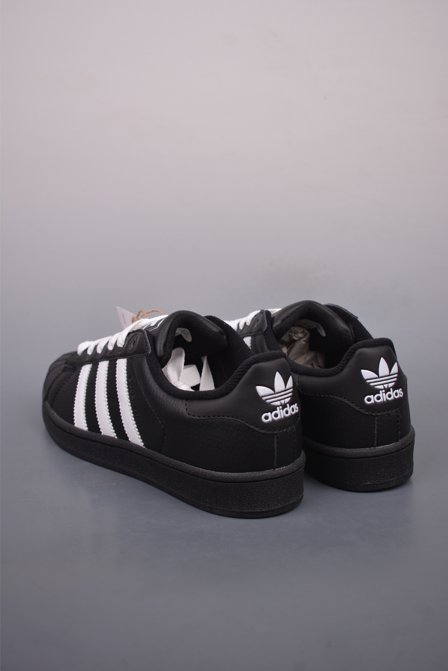 아디다스 오리지널 상품 번호: JI3538