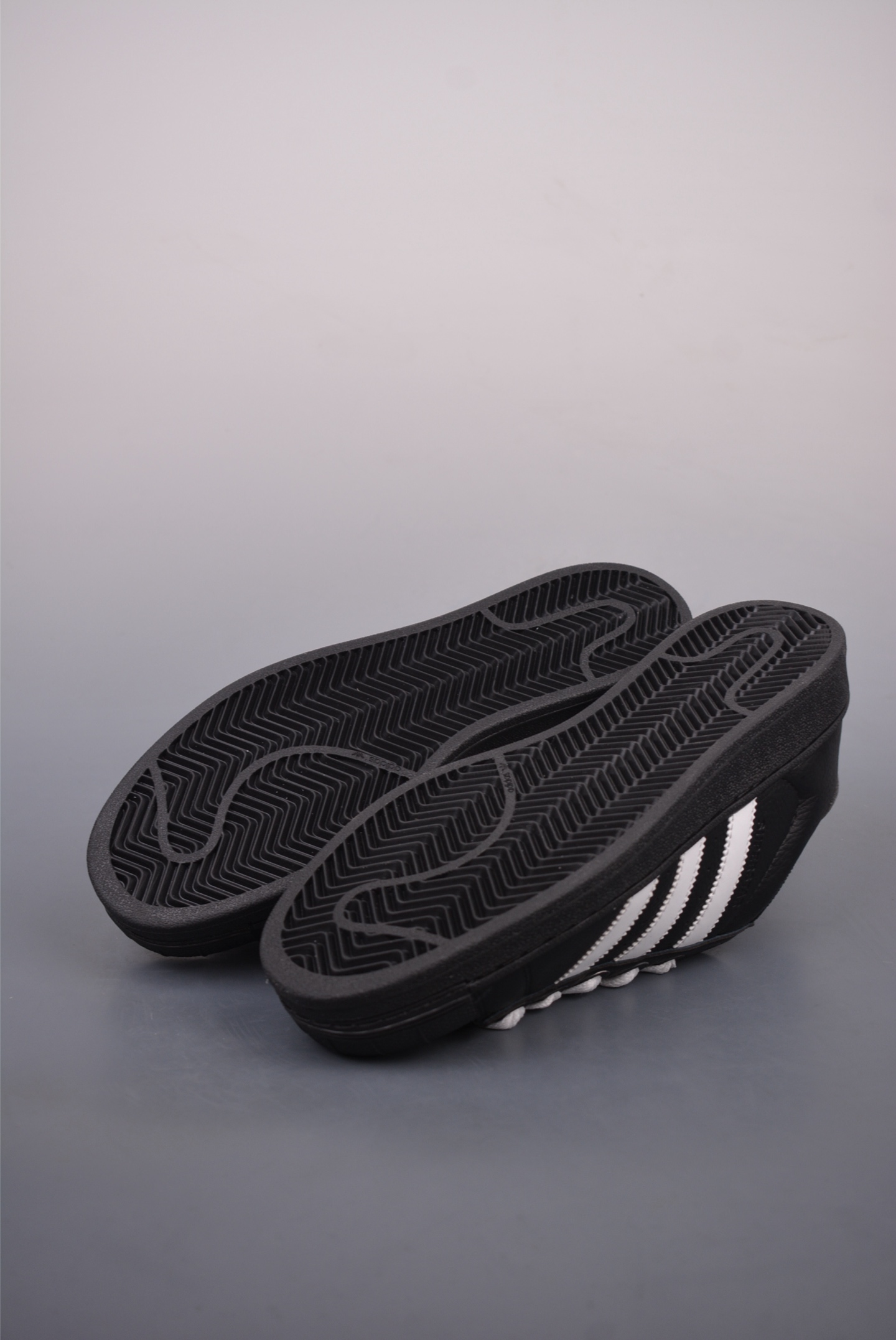 아디다스 오리지널 상품 번호: JI3538