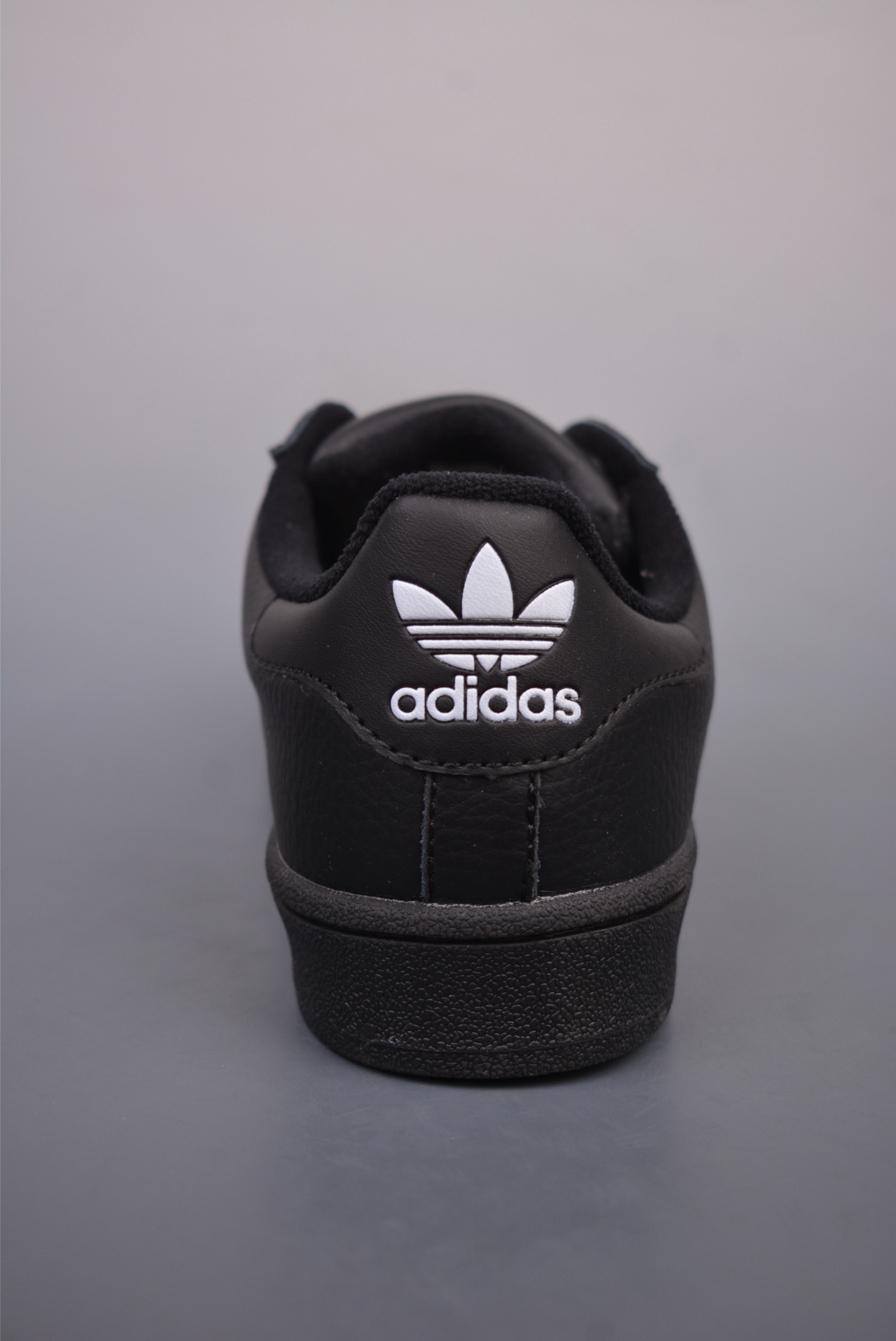 아디다스 오리지널 상품 번호: JI3538