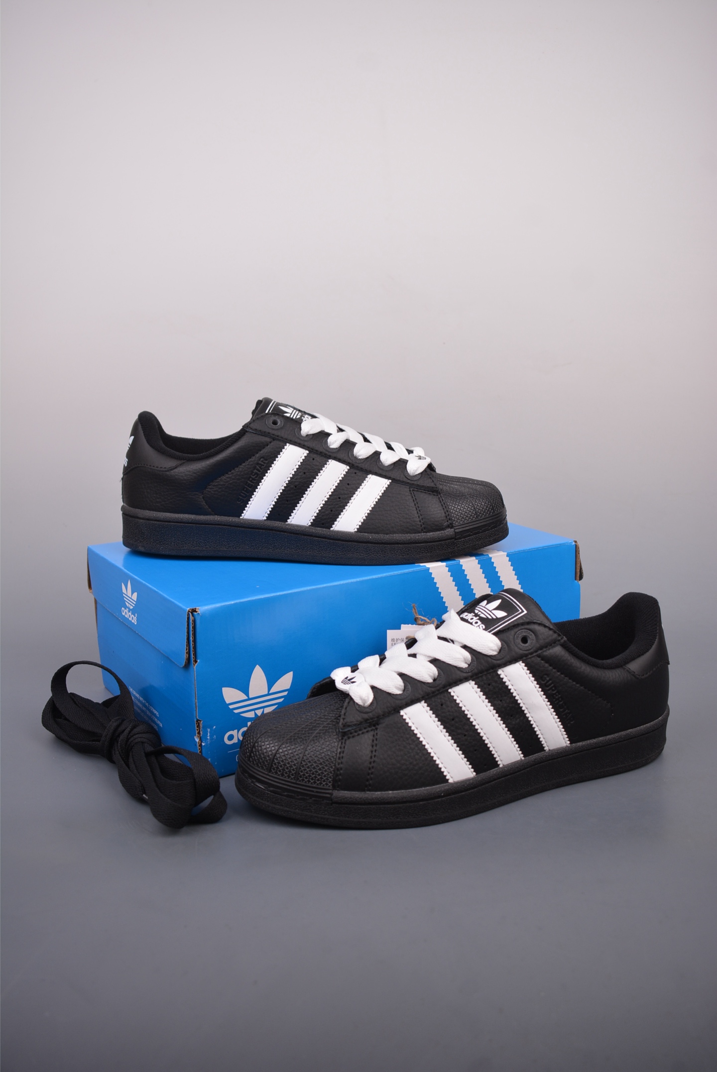 아디다스 오리지널 상품 번호: JI3538