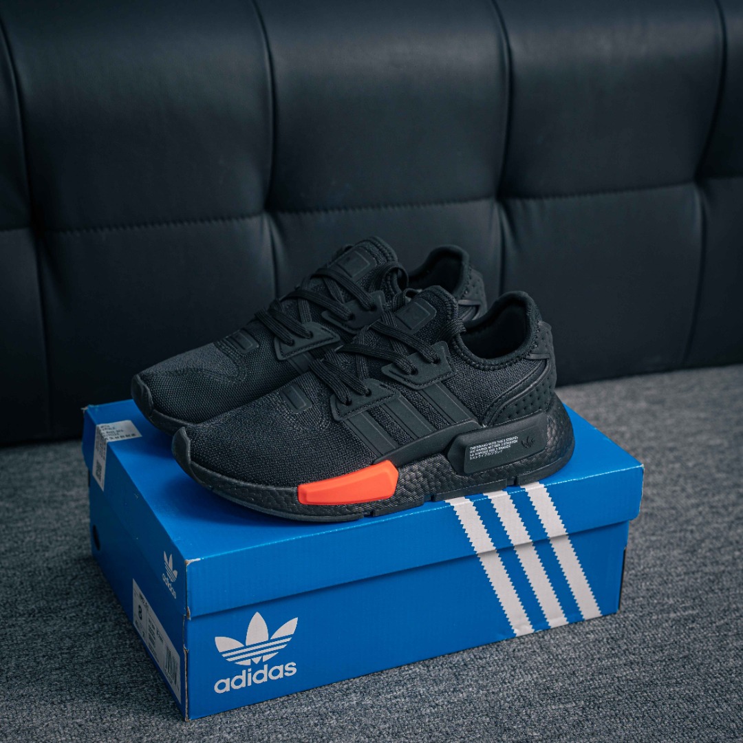 아디다스 뉴 컬러 아디다스 상품 번호: IE5284