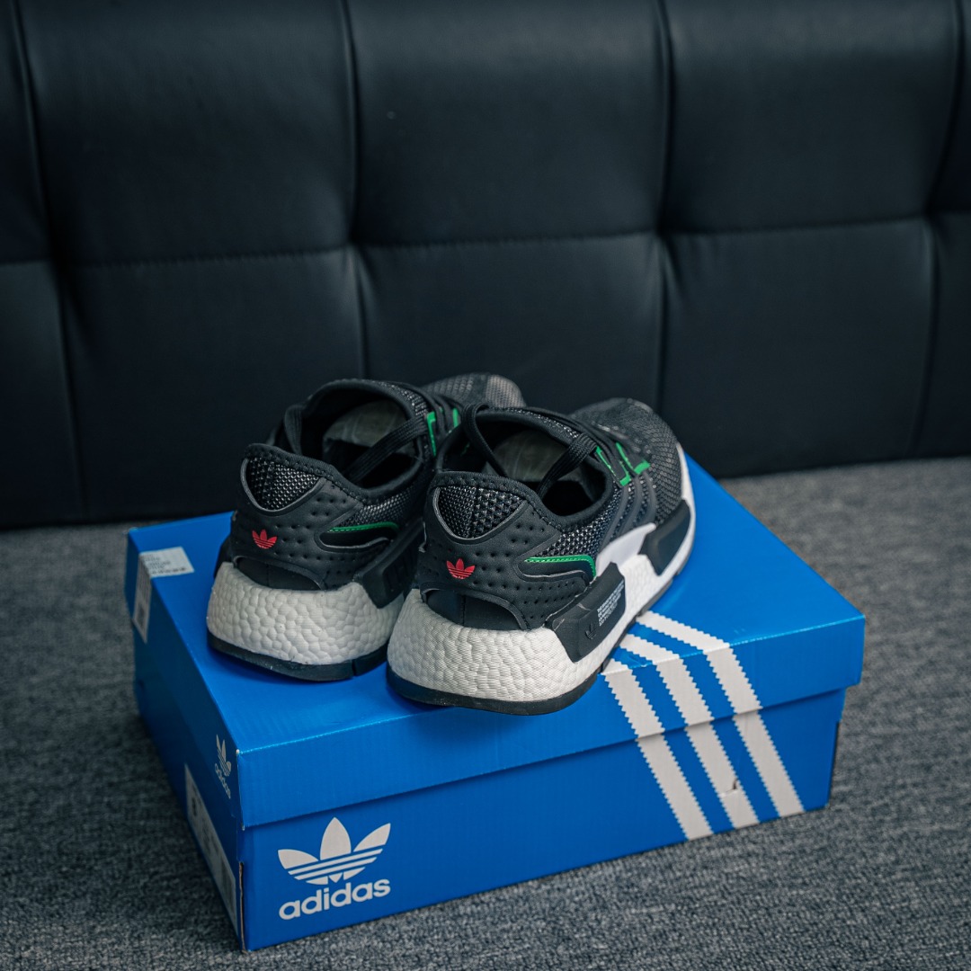 아디다스 새로운 색상 아디다스 상품 번호: IE4559