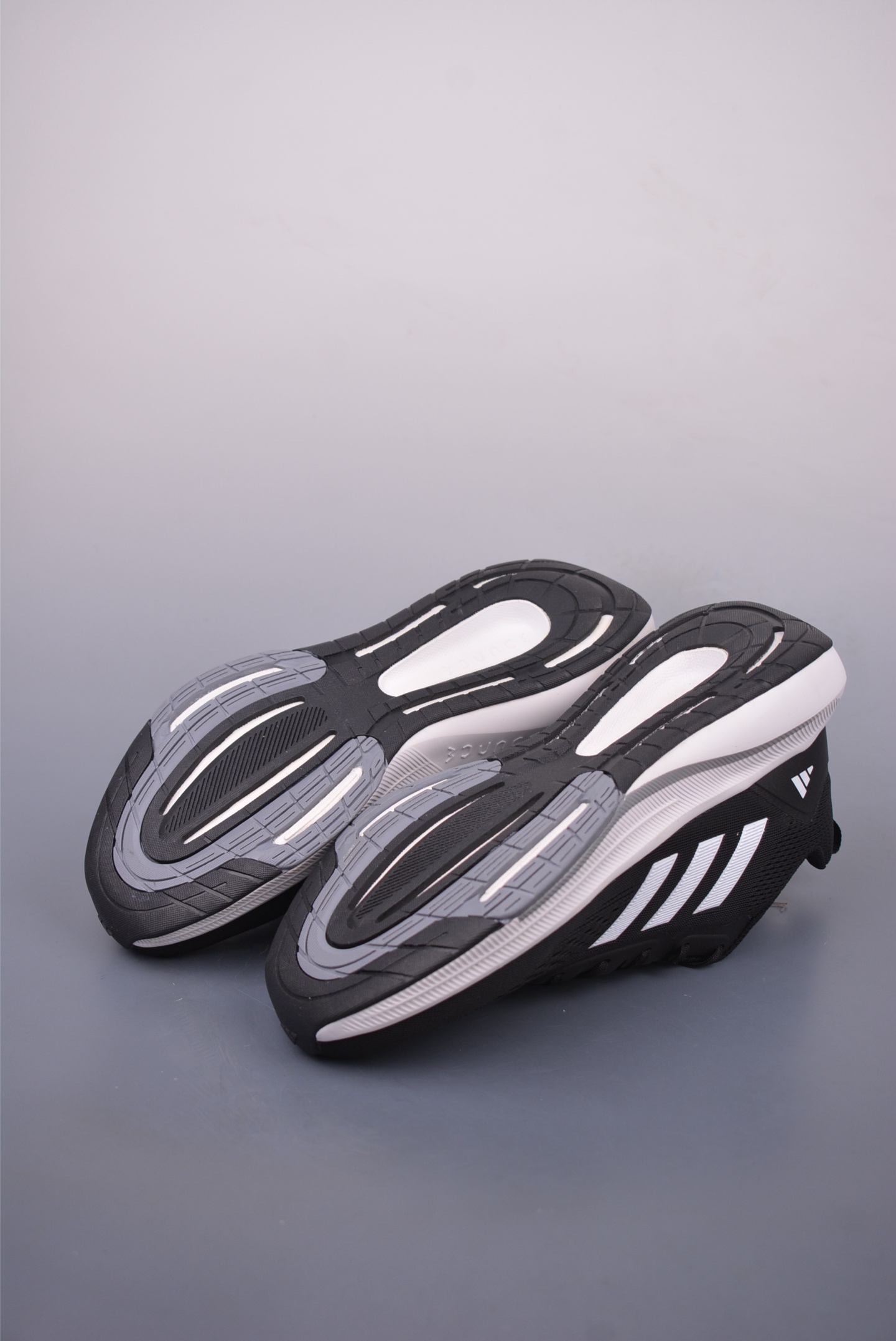 아디다스 아디다스 슈퍼 상품 번호: AQ0883