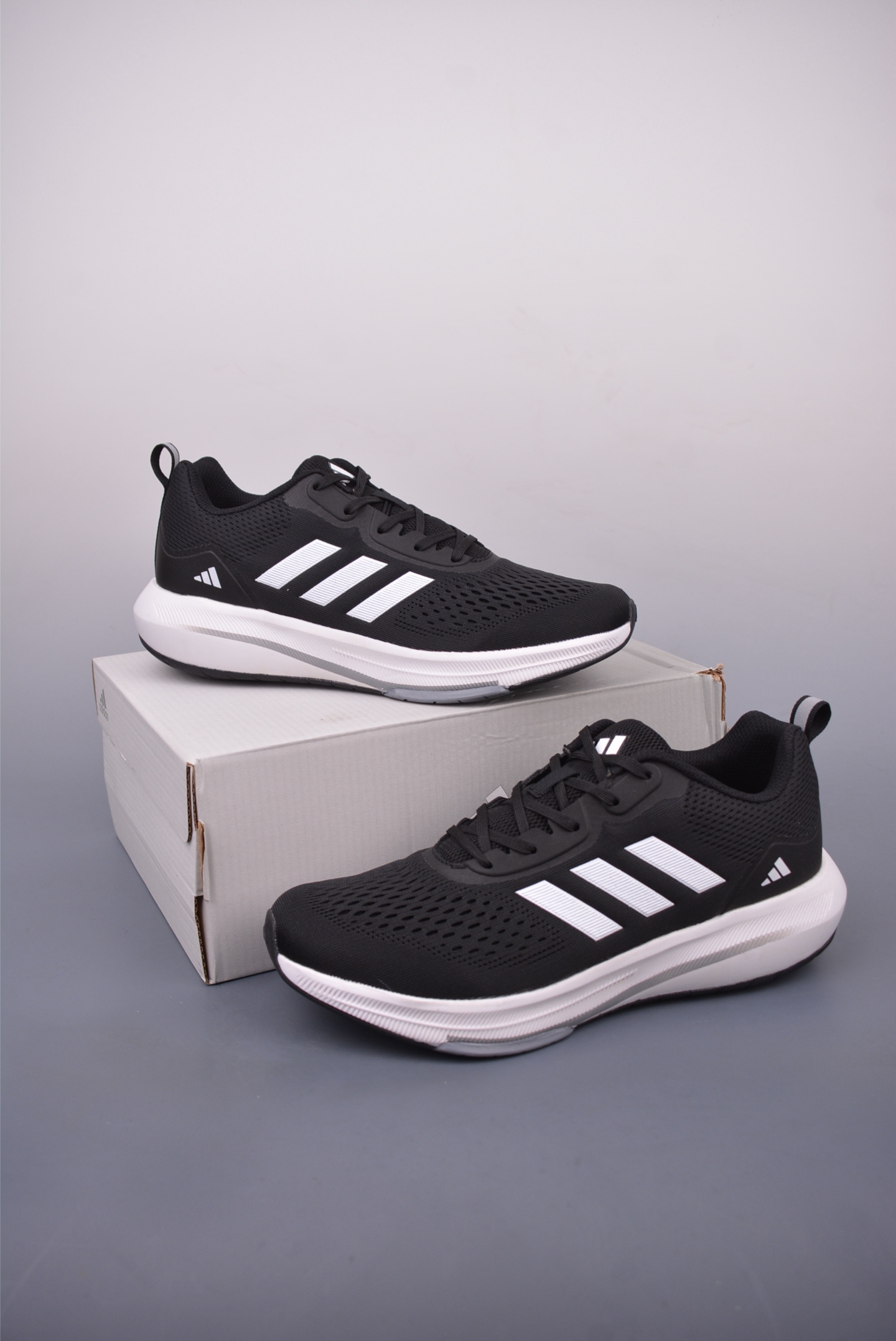 아디다스 아디다스 슈퍼 상품 번호: AQ0883