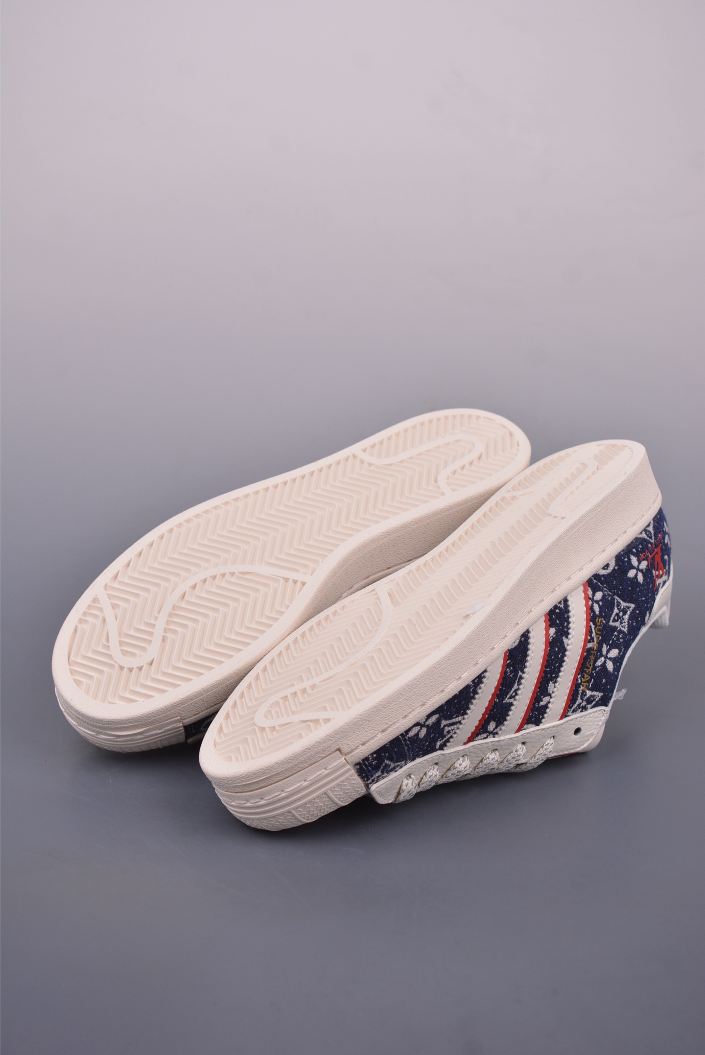 아디다스 오리지널 상품 번호: JY8910