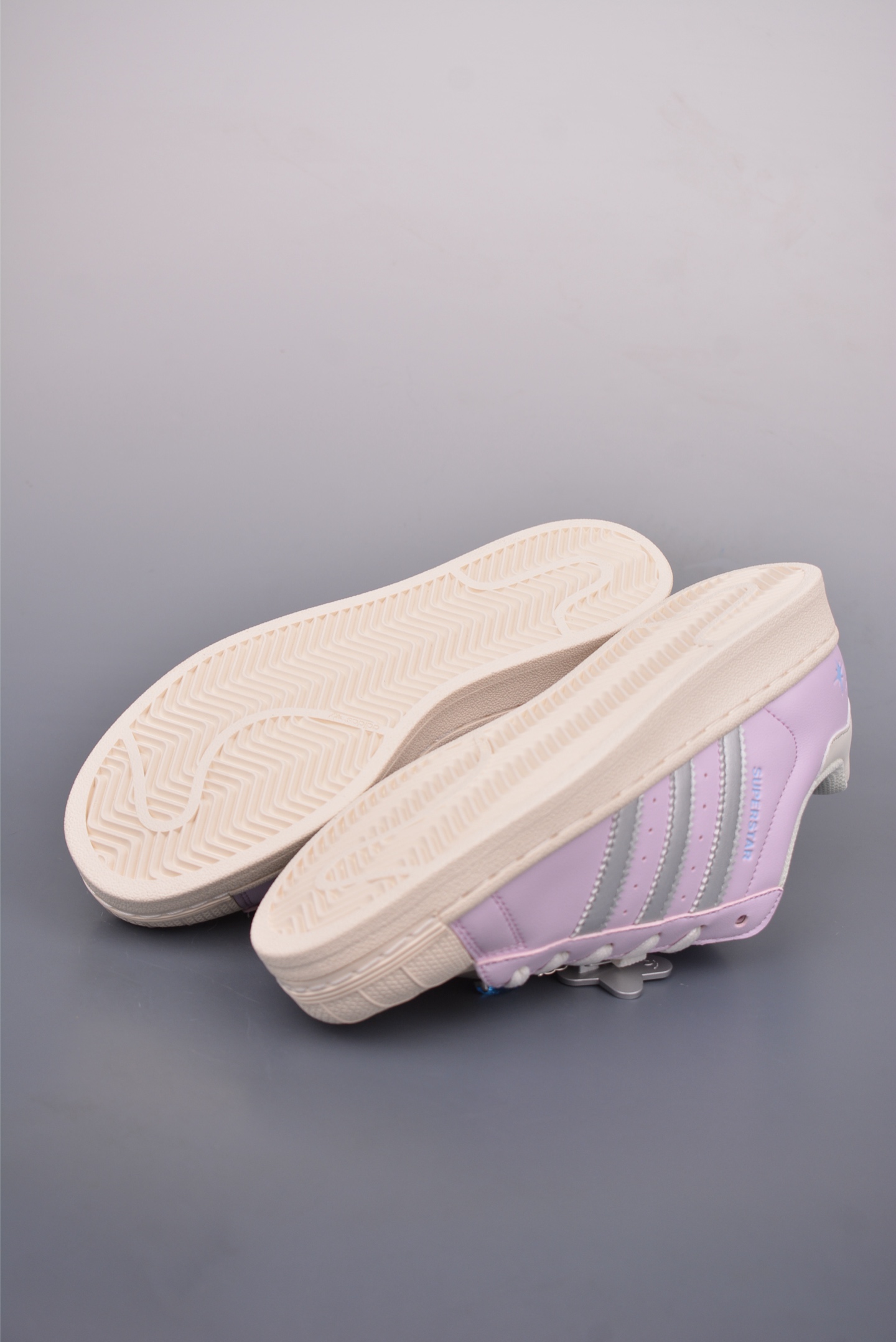 아디다스 오리지널 상품 번호: JQ8776