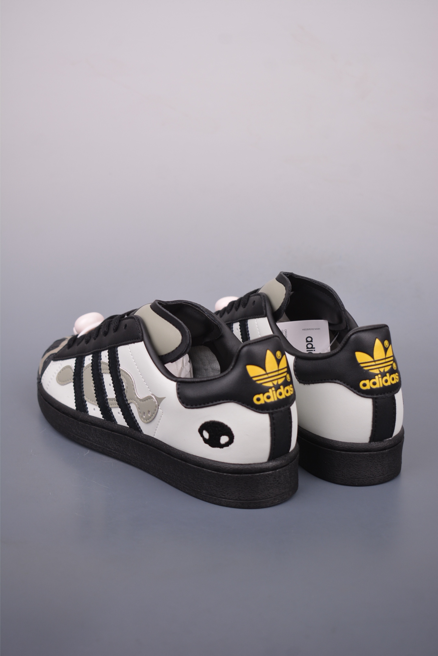 아디다스 오리지널 상품 번호: JQ8778