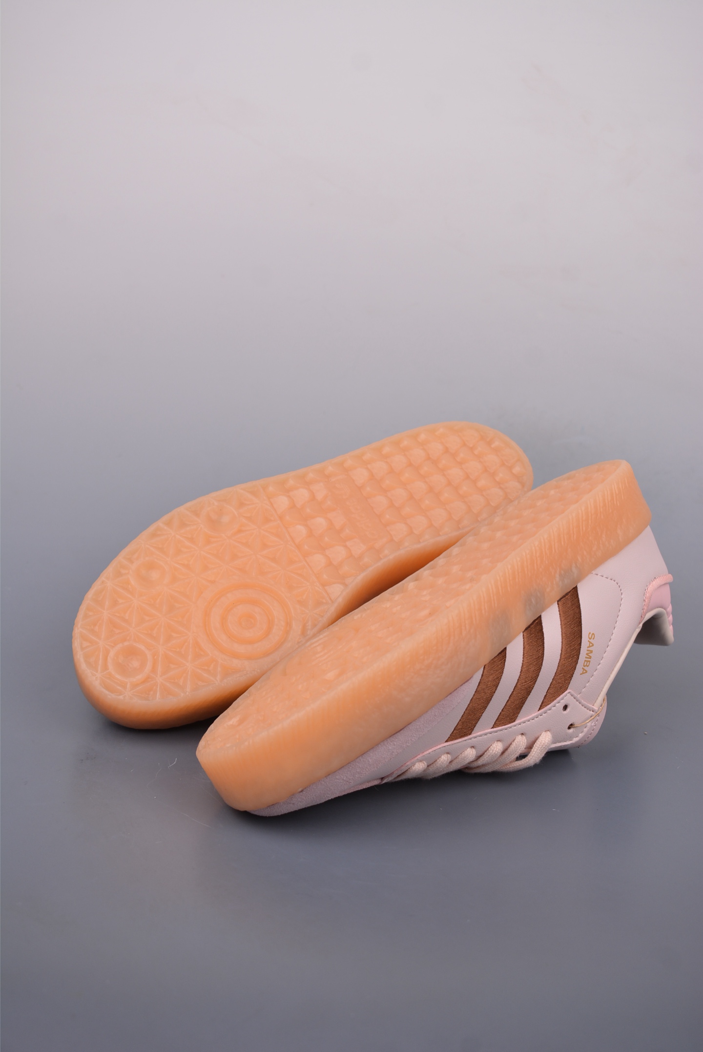 아디다스 클로버 삼바 상품 번호: ID3737