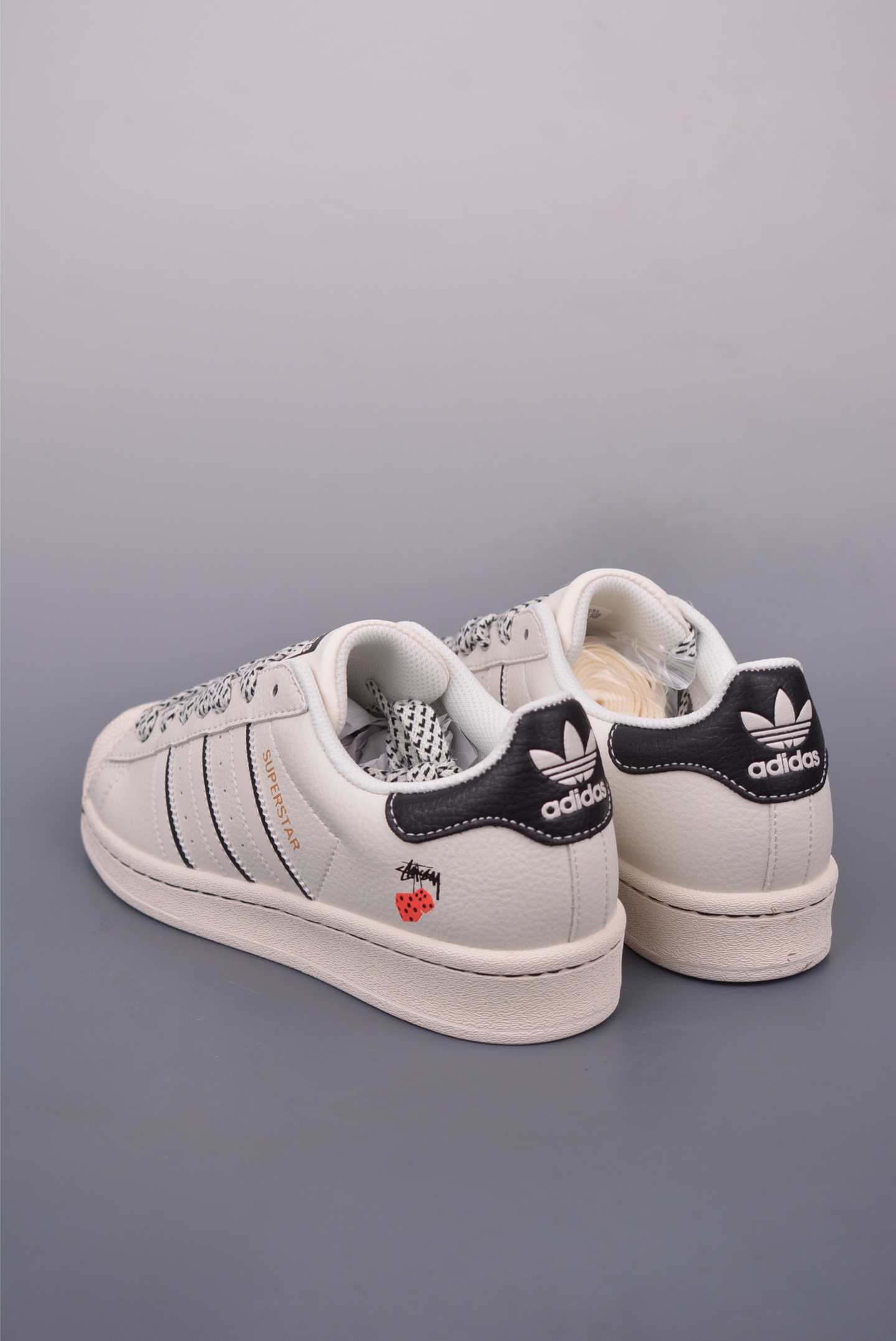 아디다스 오리지널 상품 번호: SD6815