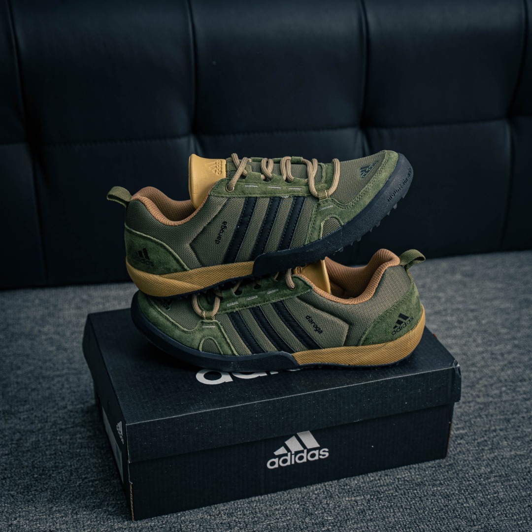 아디다스 아디다스 다로 상품 번호: Q34642