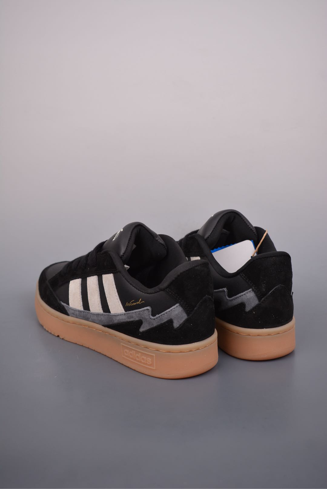 아디다스 오리지널 상품 번호: JR8359