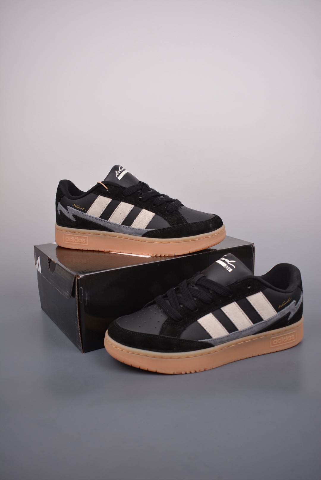 아디다스 오리지널 상품 번호: JR8359