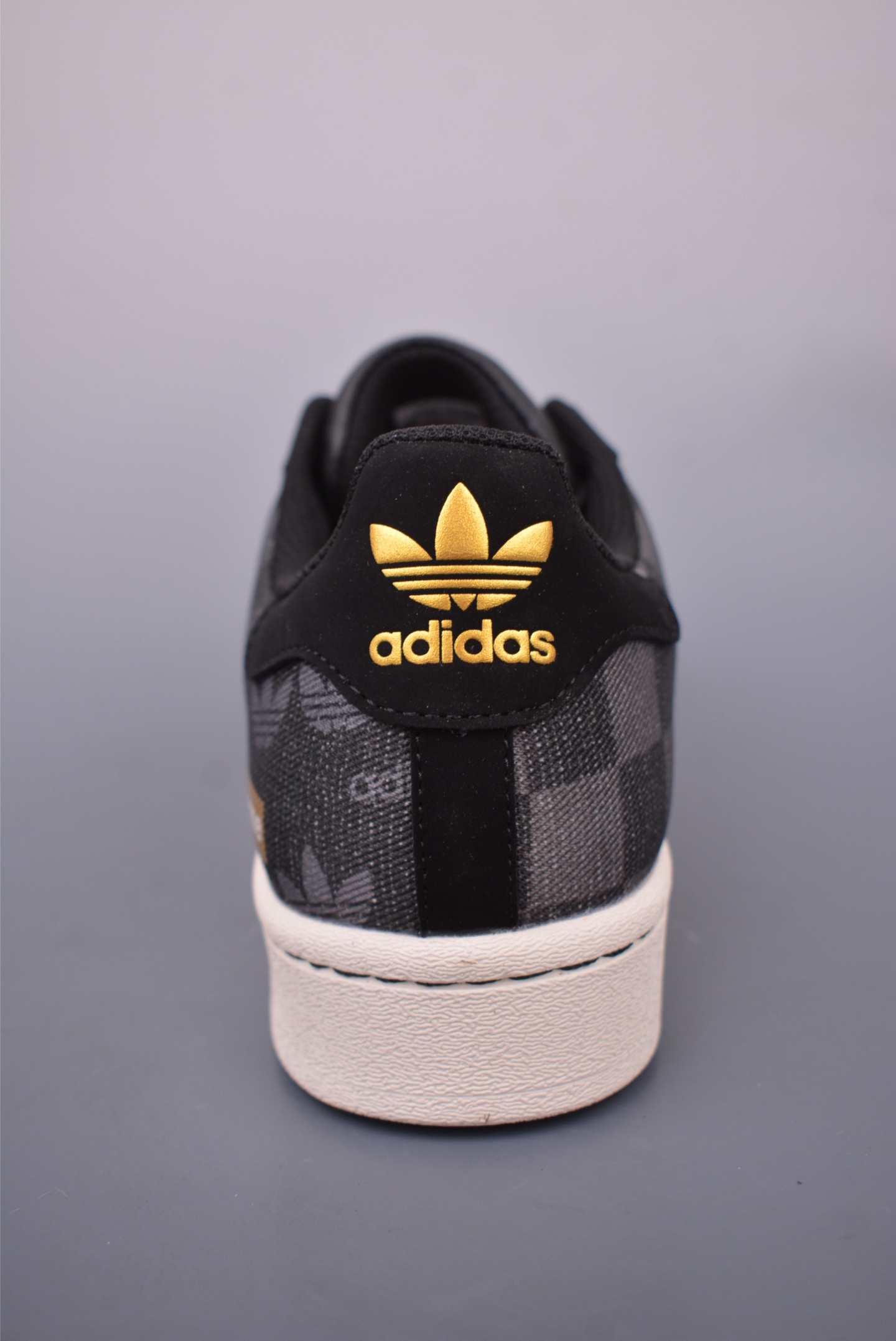 아디다스 오리지널 상품 번호: DZ2531