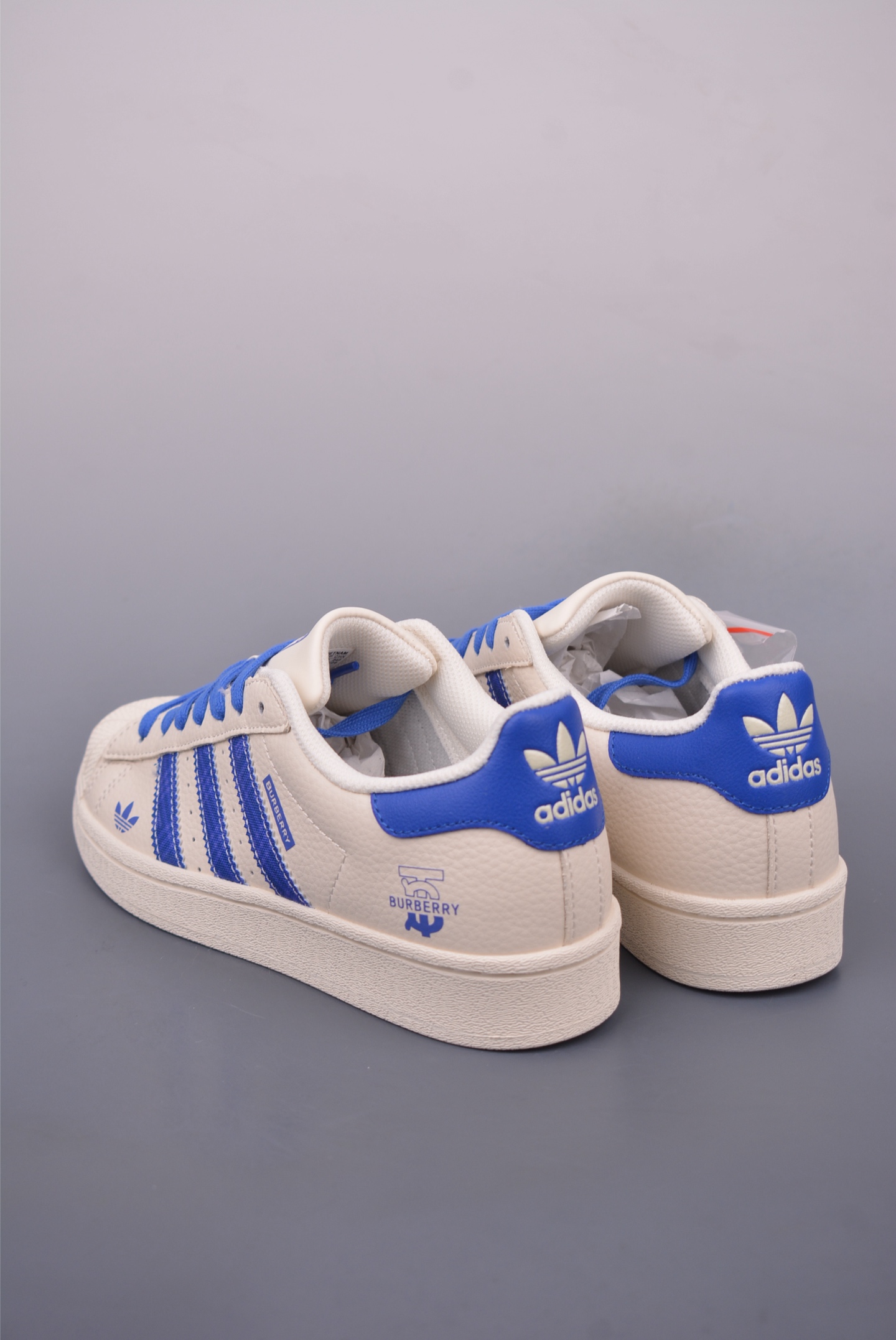 아디다스 오리지널 상품 번호: AD0002