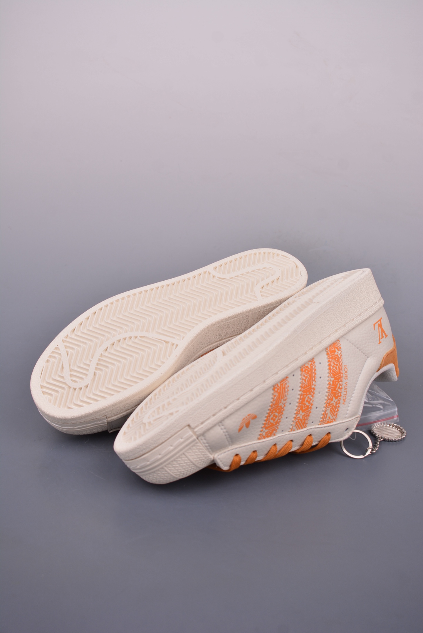 아디다스 오리지널 상품 번호: SX0005